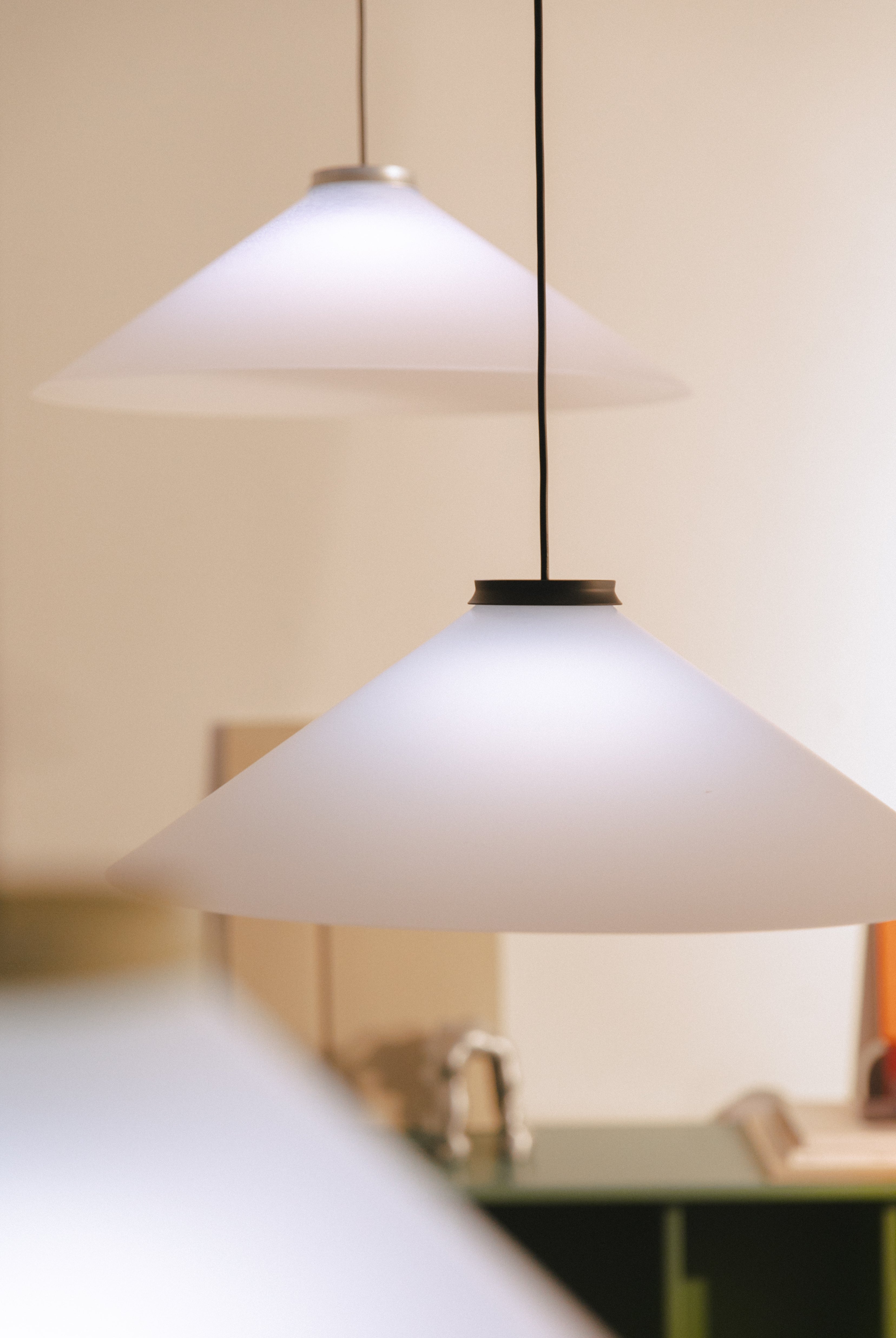 Hanglamp ALINE zwart met witte kap