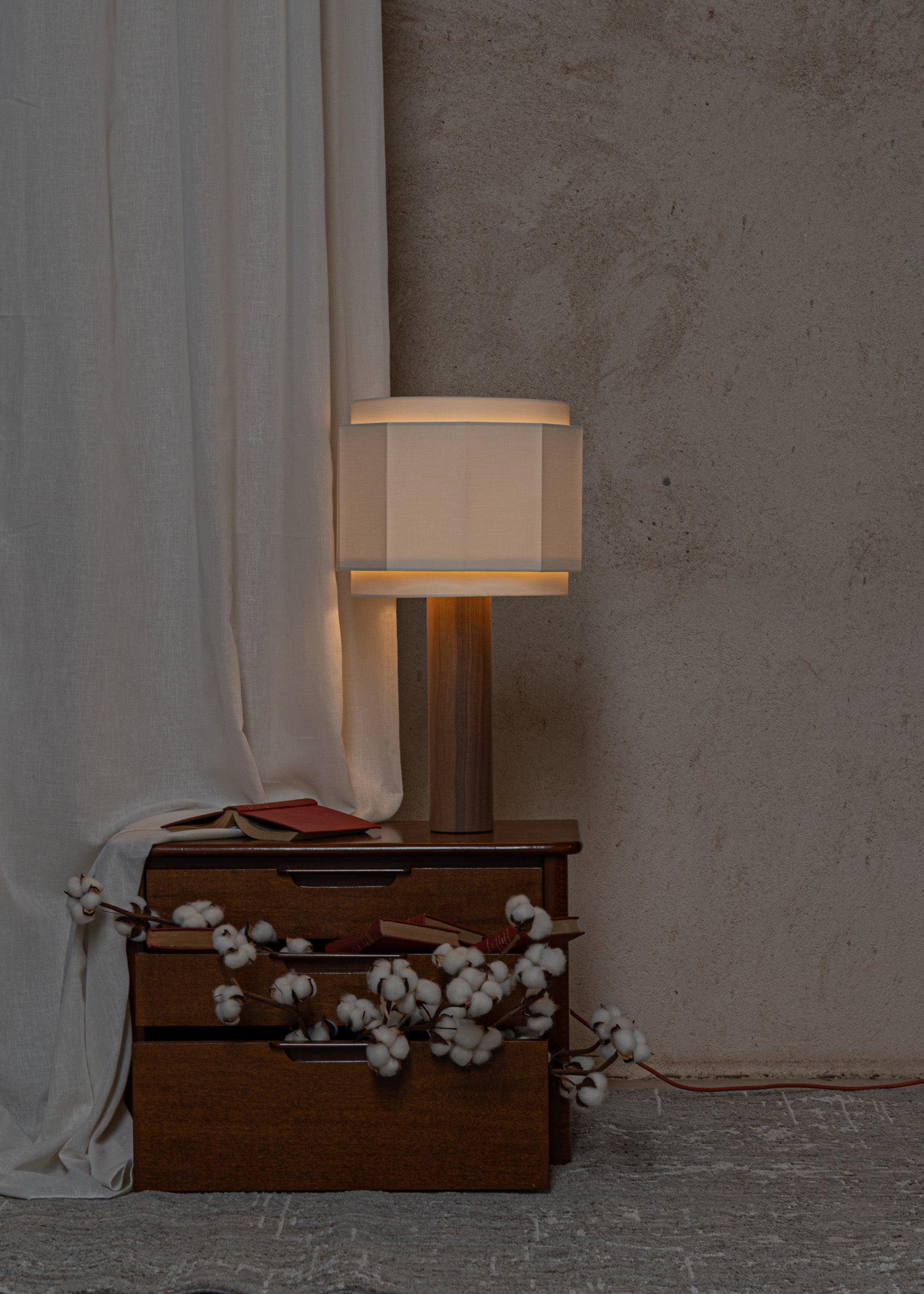 PIPO OKLA Walnut Wood Table Lamp