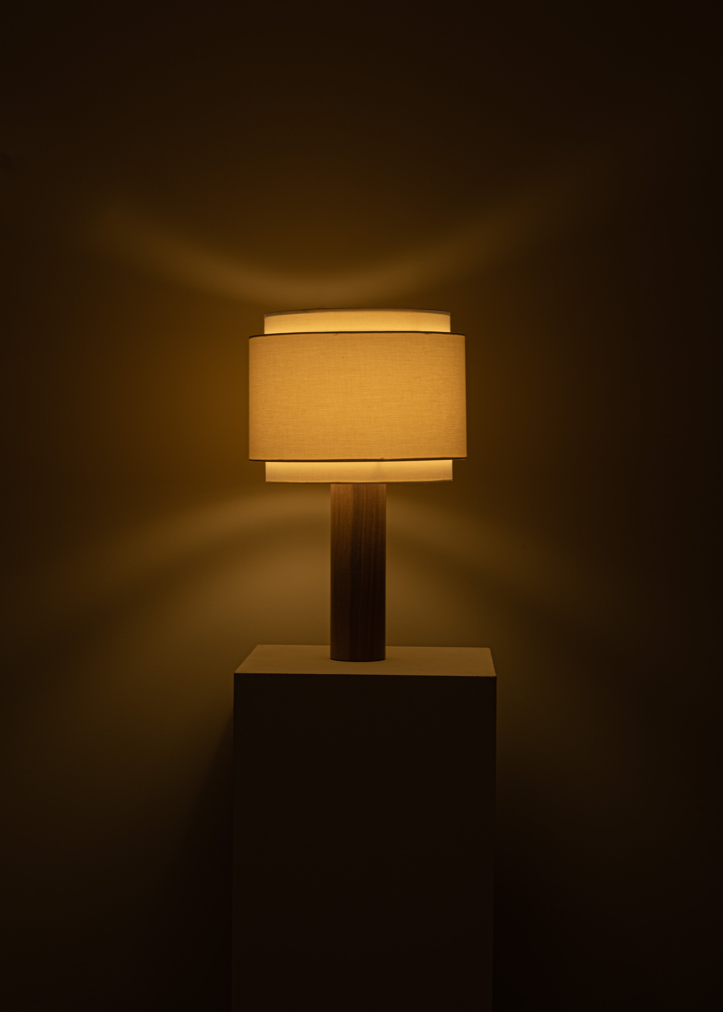 PIPO DUOBLE Walnut Wood Table Lamp