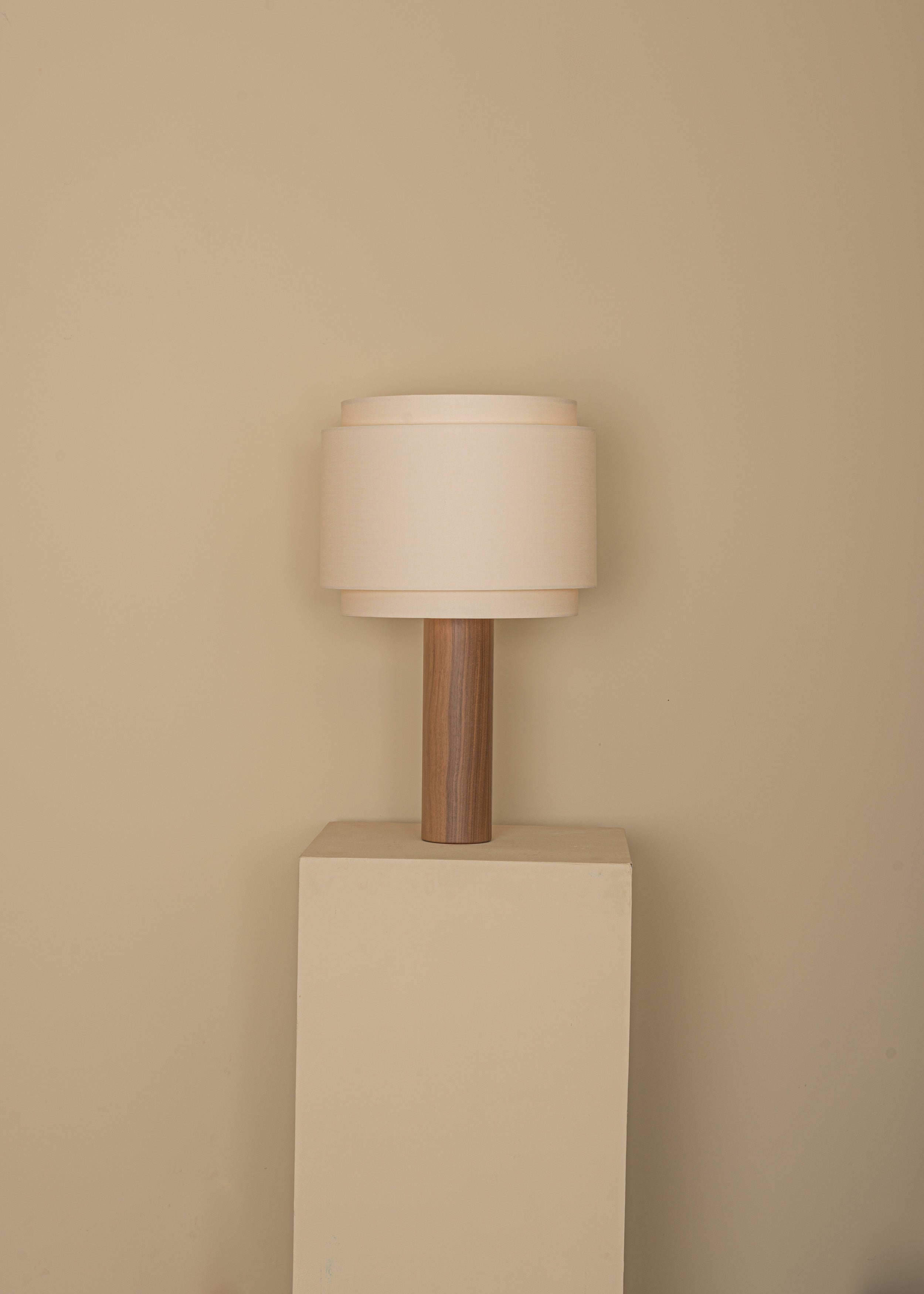 PIPO DUOBLE Walnut Wood Table Lamp