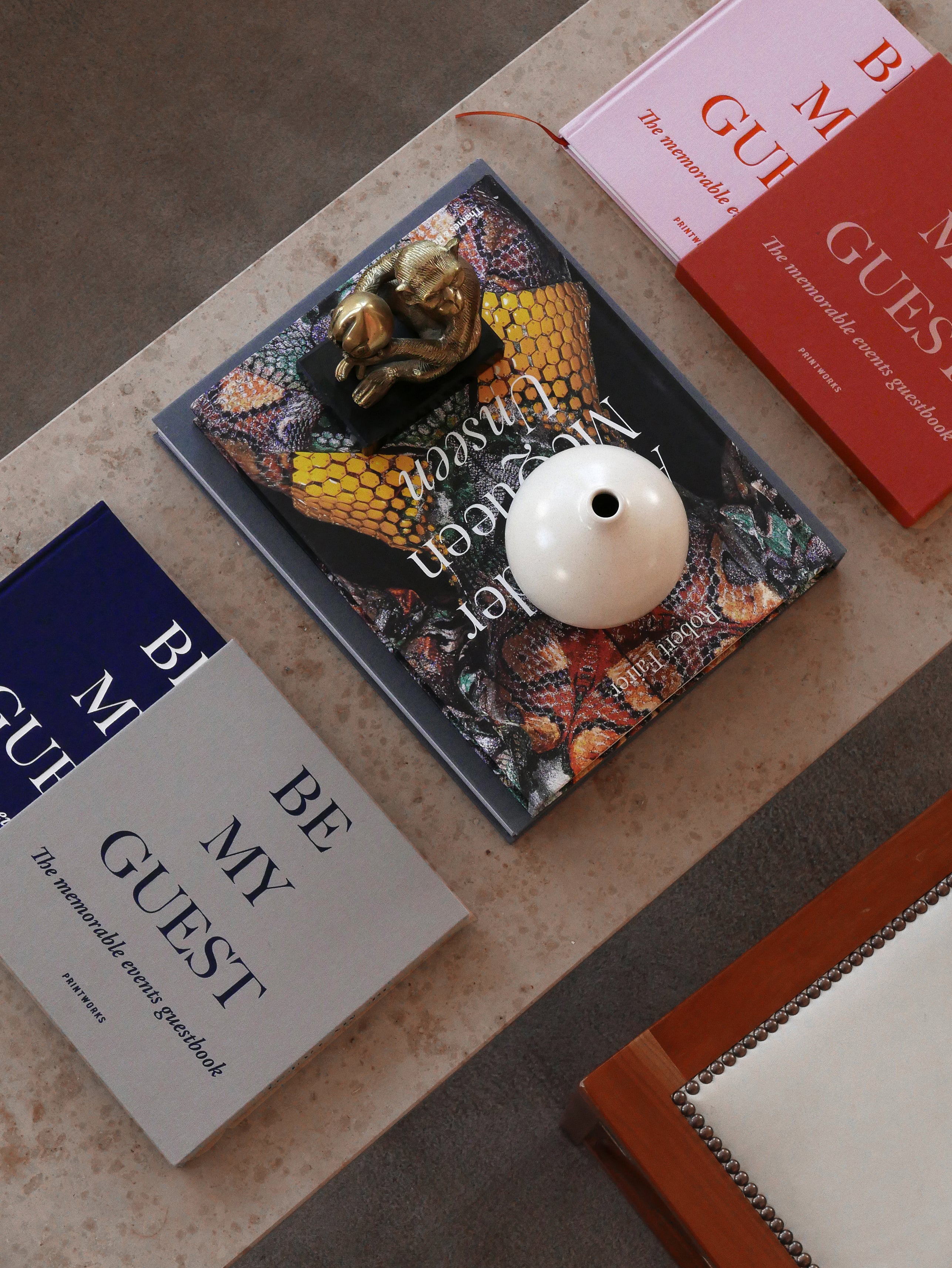 Gastenboek BE MY GUEST grijs met marineblauw