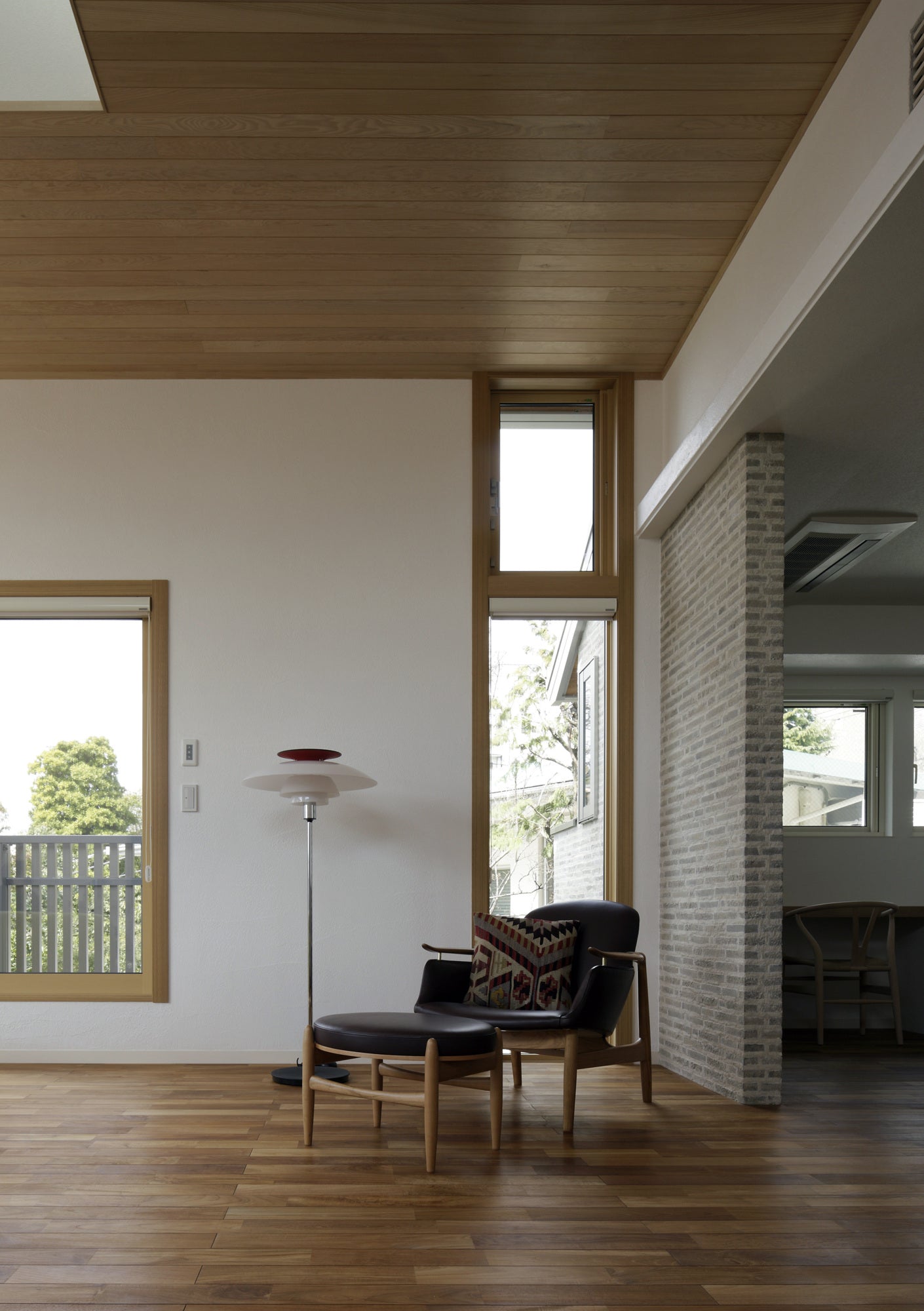 Vloerlamp PH 80 wit met verchroomde voet