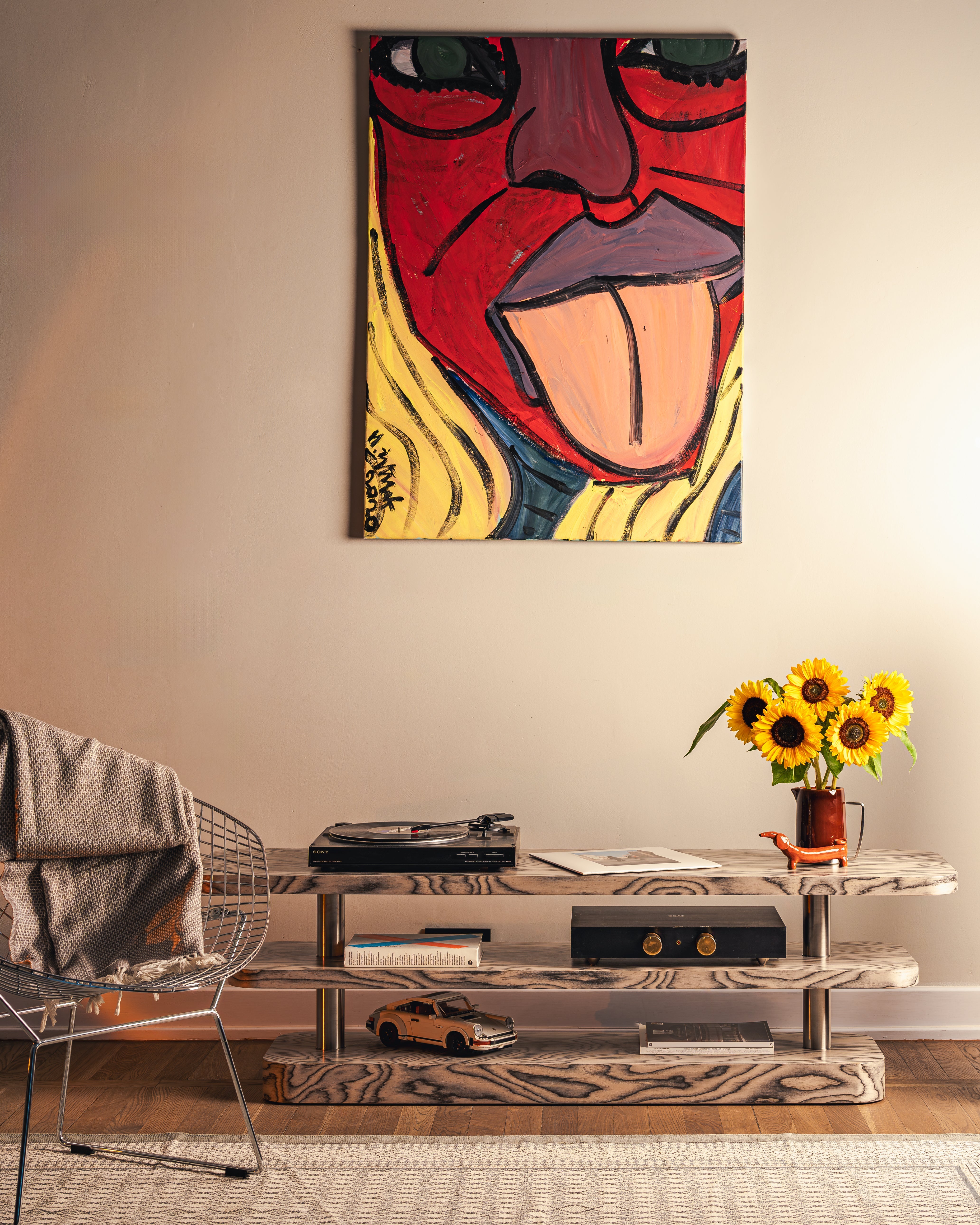 RTV-kast REL fineer Sottsass met stalen elementen