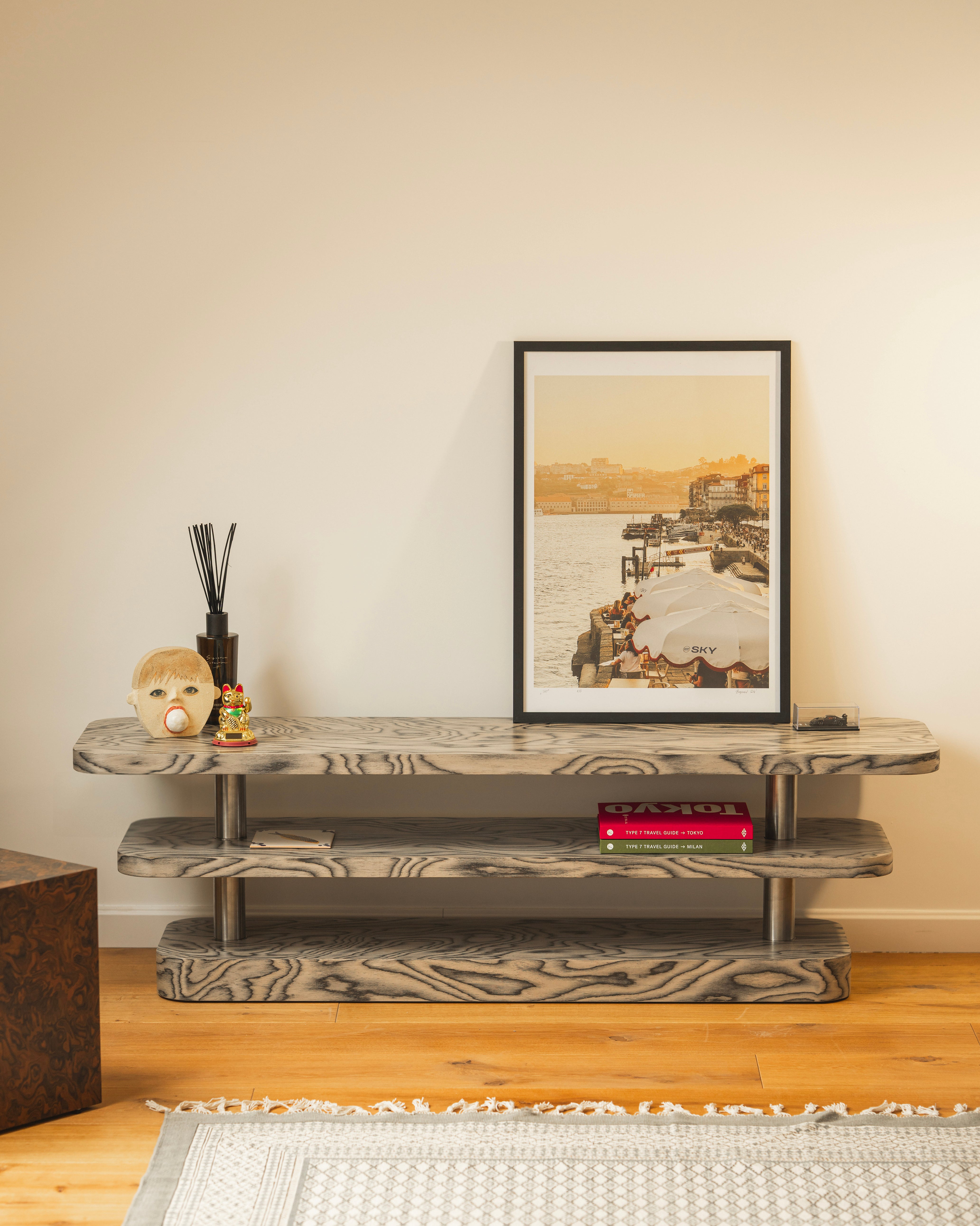 RTV-kast REL fineer Sottsass met stalen elementen