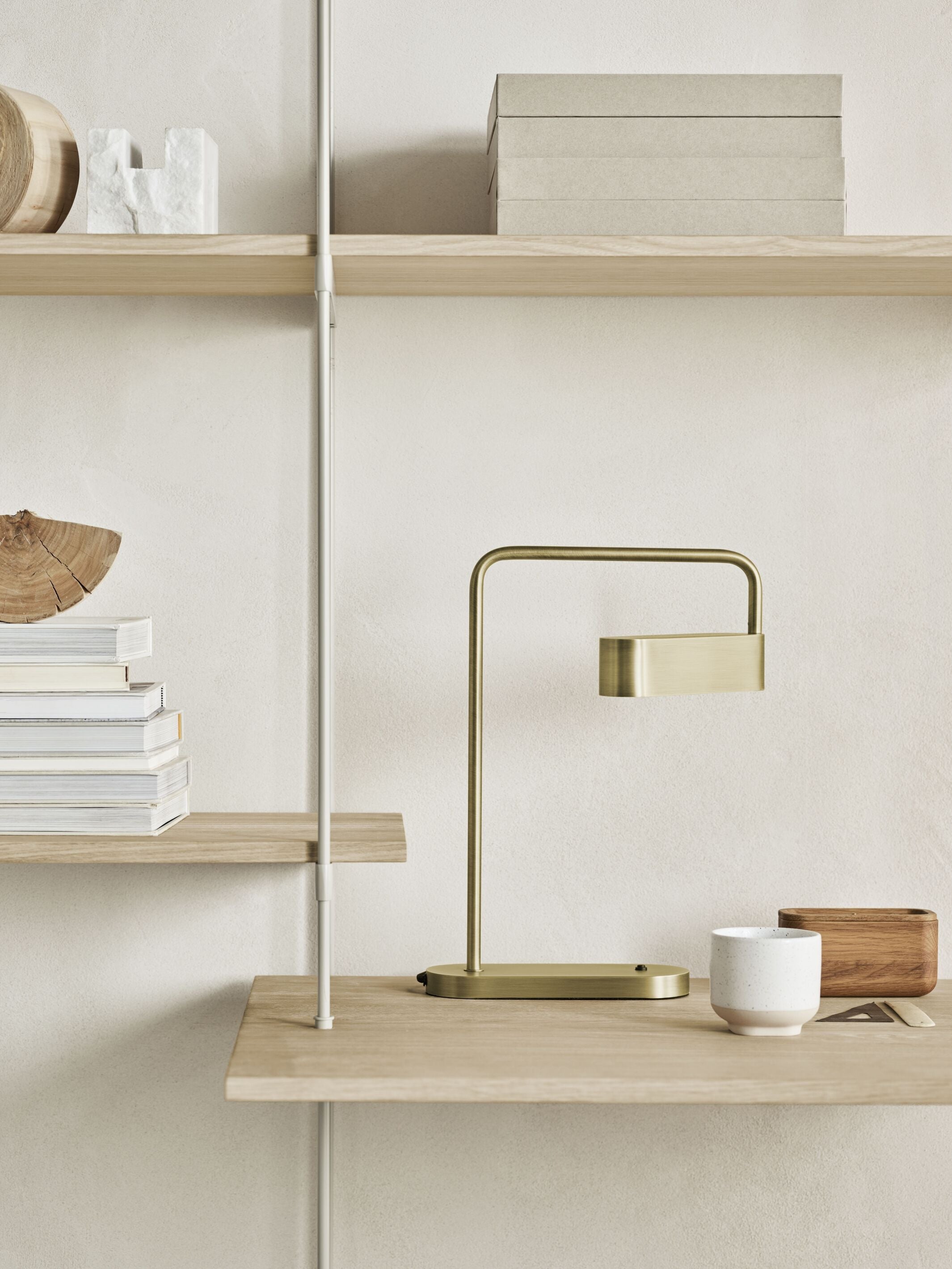 Wandrek met kledinghanger ROD gebleekt eikenfineer met zwarte frame