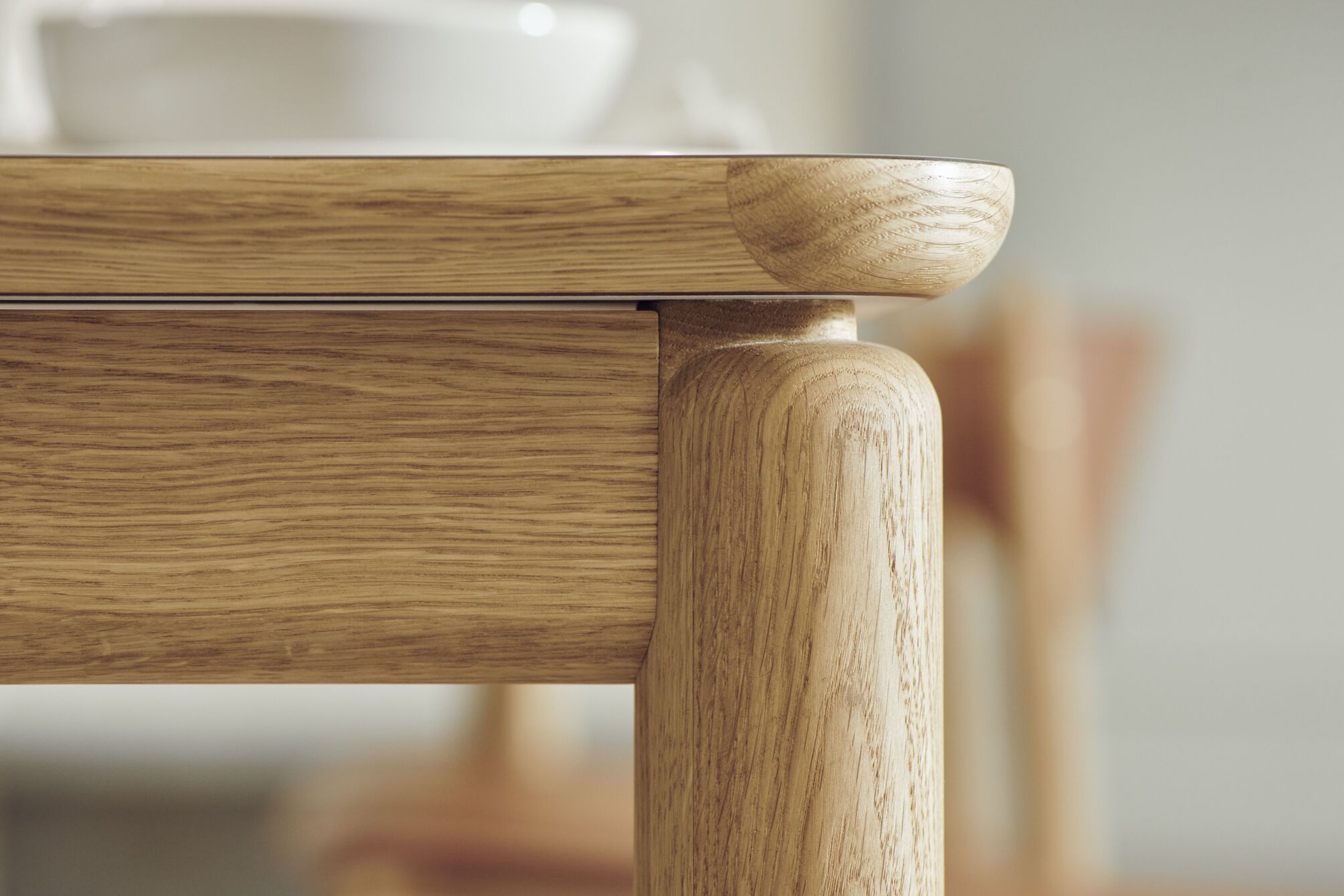 Ronya table, bleached oak veneer with a whitened base