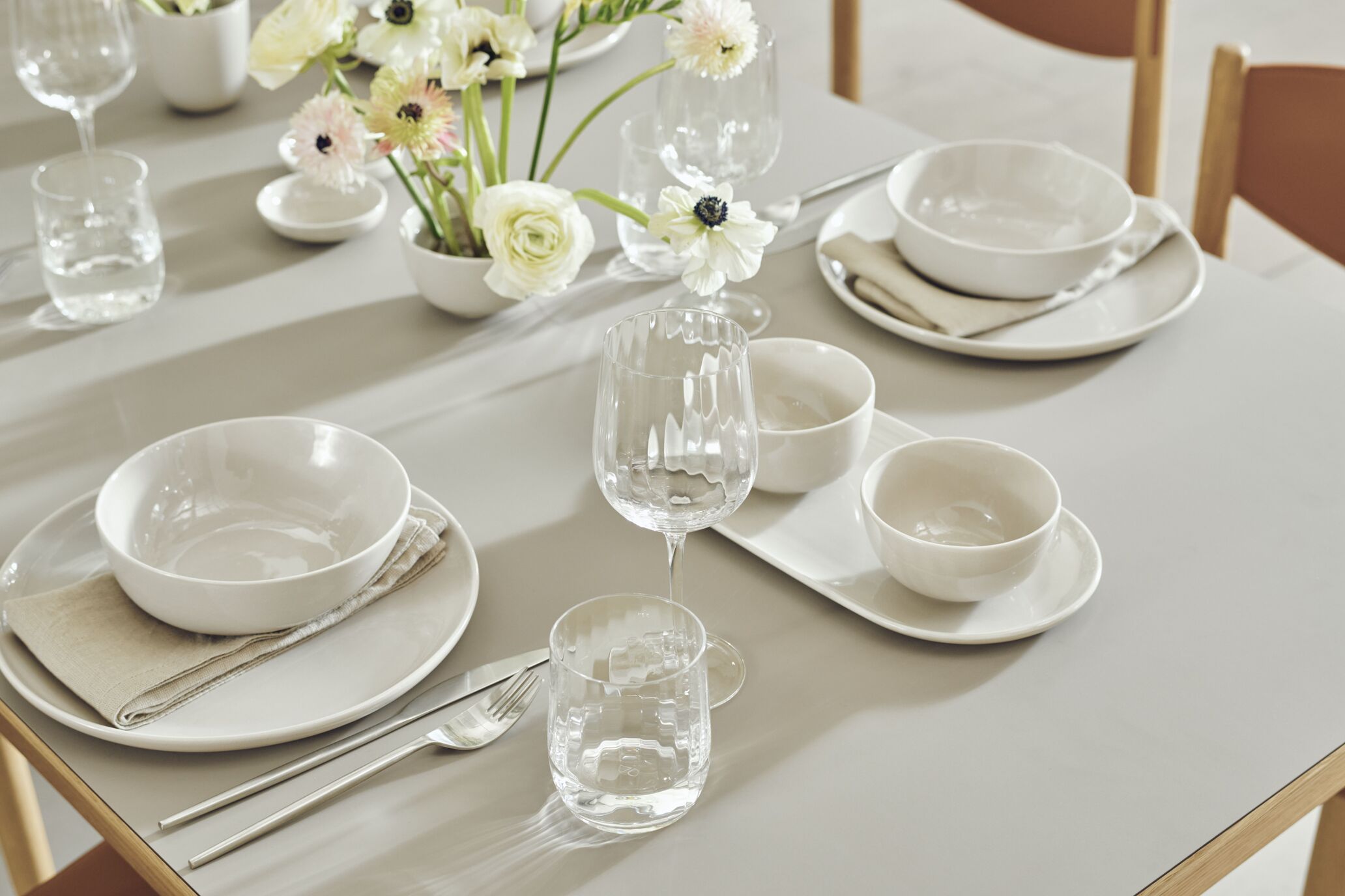 Ronya table, bleached oak veneer with a whitened base