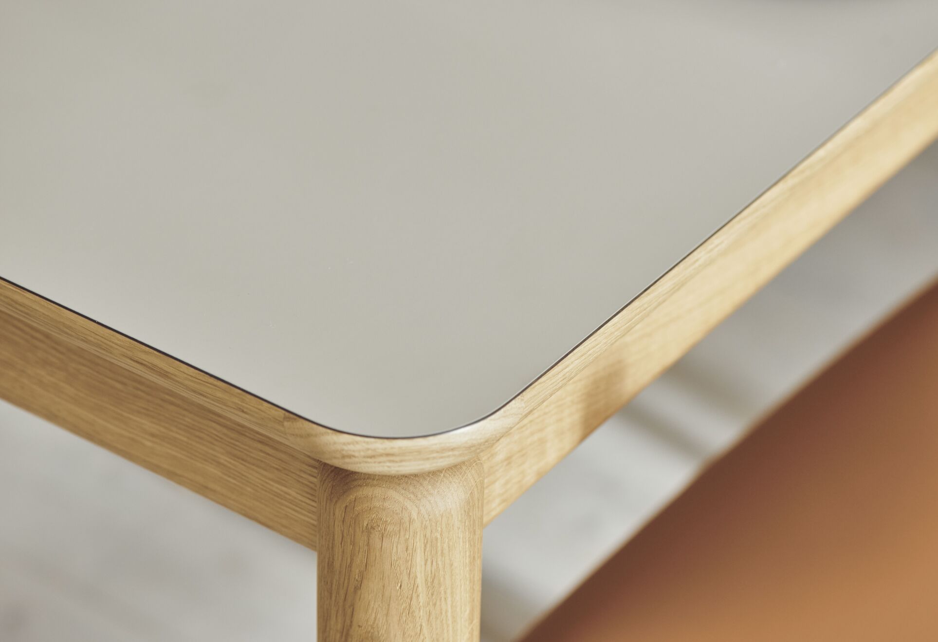 Ronya table, bleached oak veneer with a whitened base