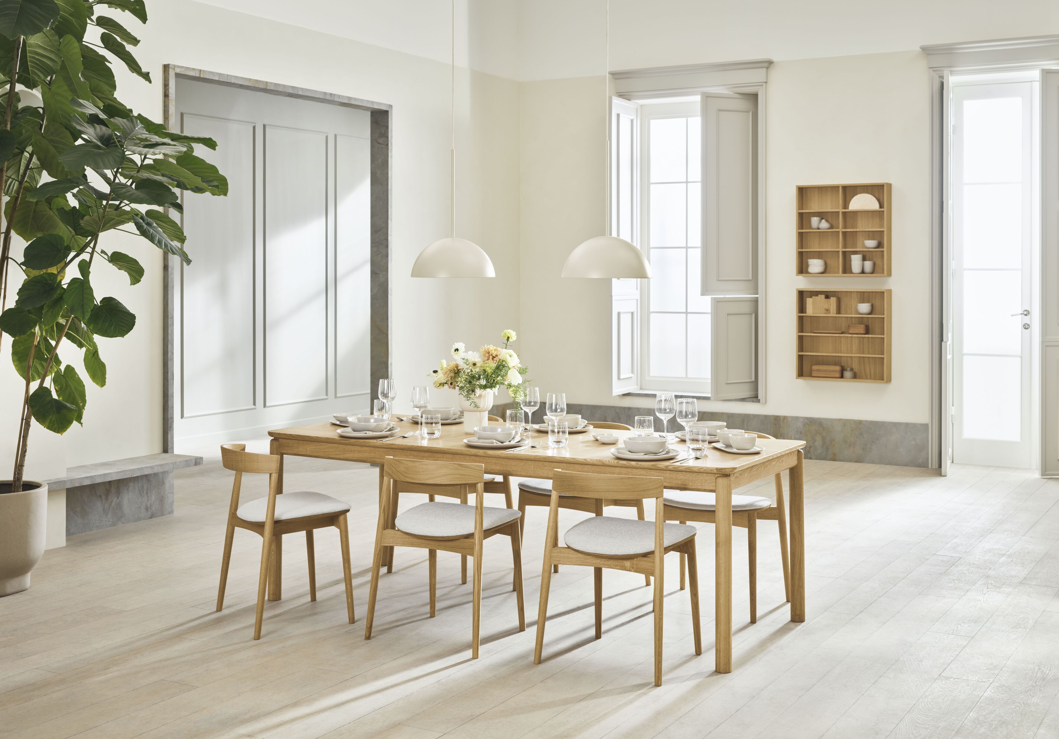 Ronya table, bleached oak veneer with a whitened base