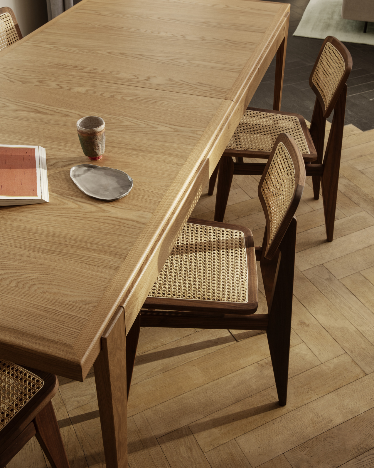 Uittrekbare tafel S-TABLE van notenhout