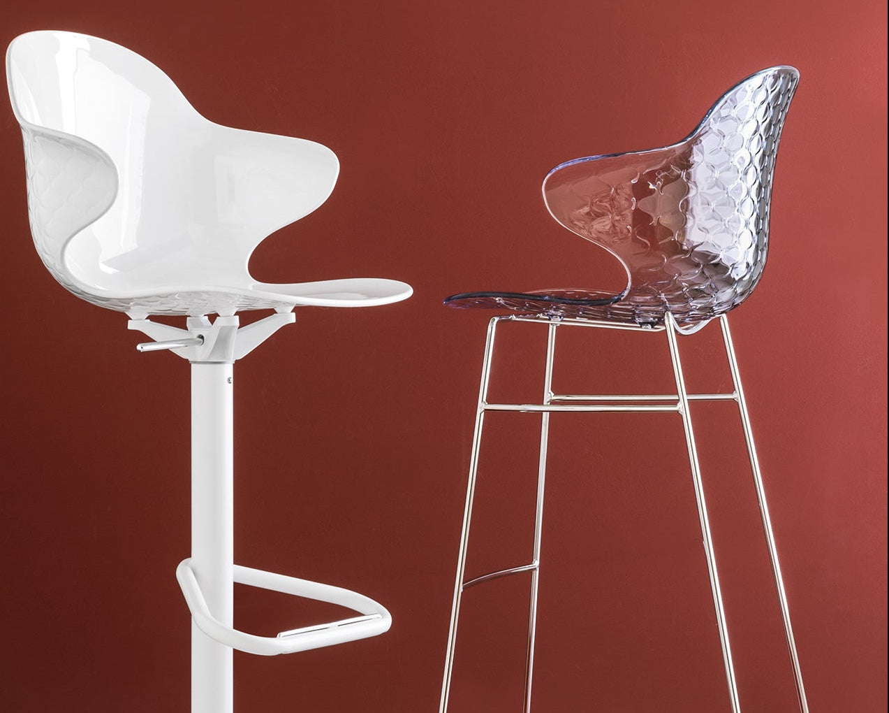 Drehbares Barhocker SAINT TROPEZ mit grauem Sitz und schwarzem Fuß