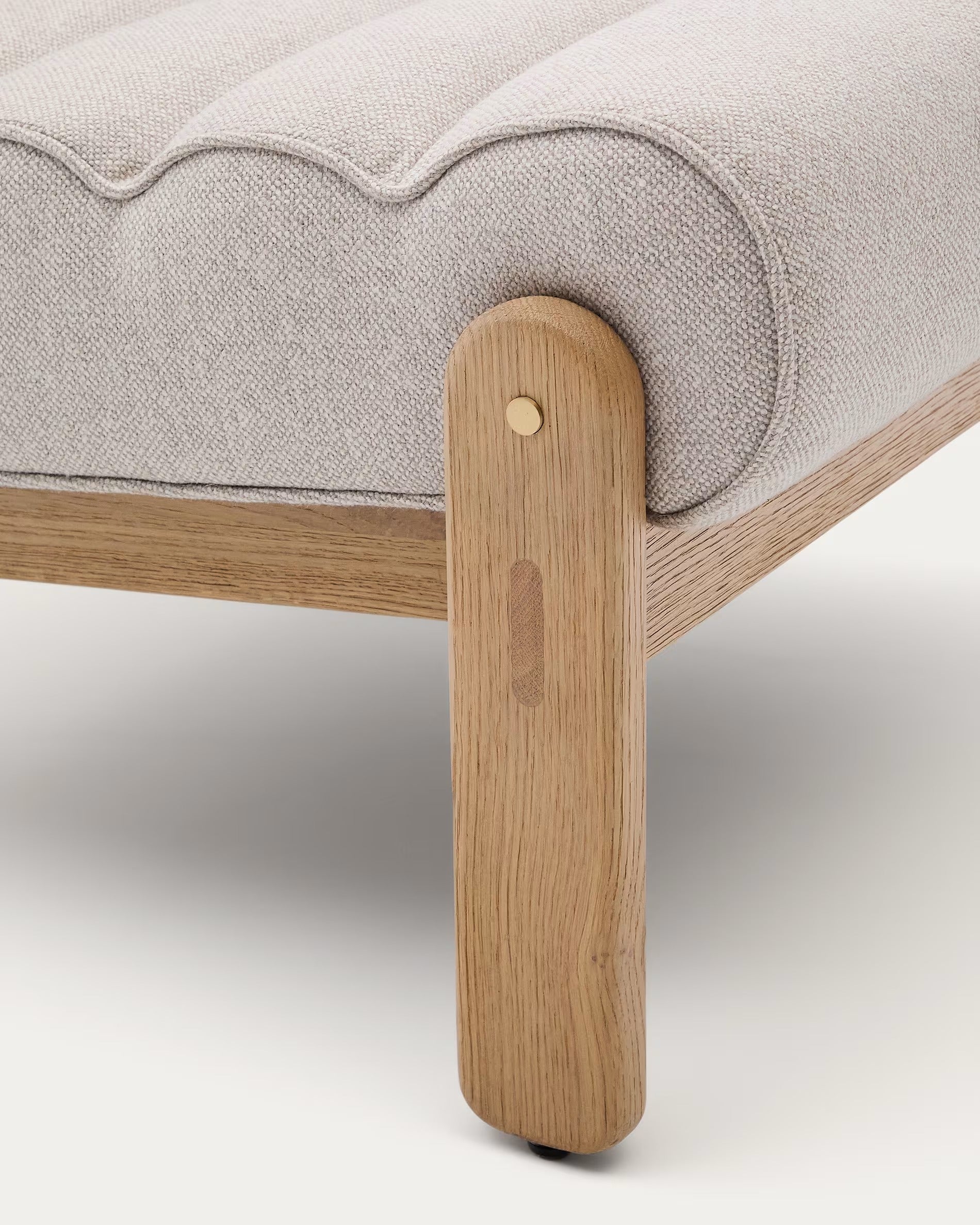MAGIRA white armchair with wooden base