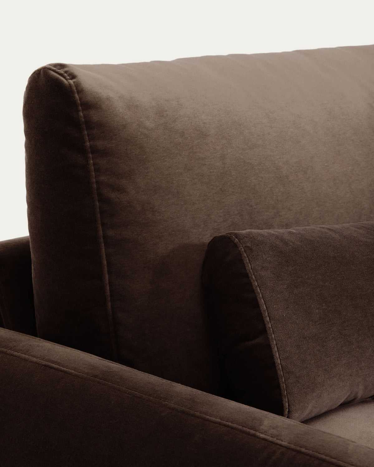 Sofa 4-osobowa VELIRO czekoladowy aksamit – ujęcie 4