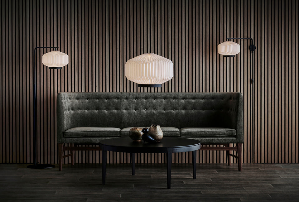 Lampa ścienna MODEL 286 SHIBUI biały z czarną podstawą – Le Klint