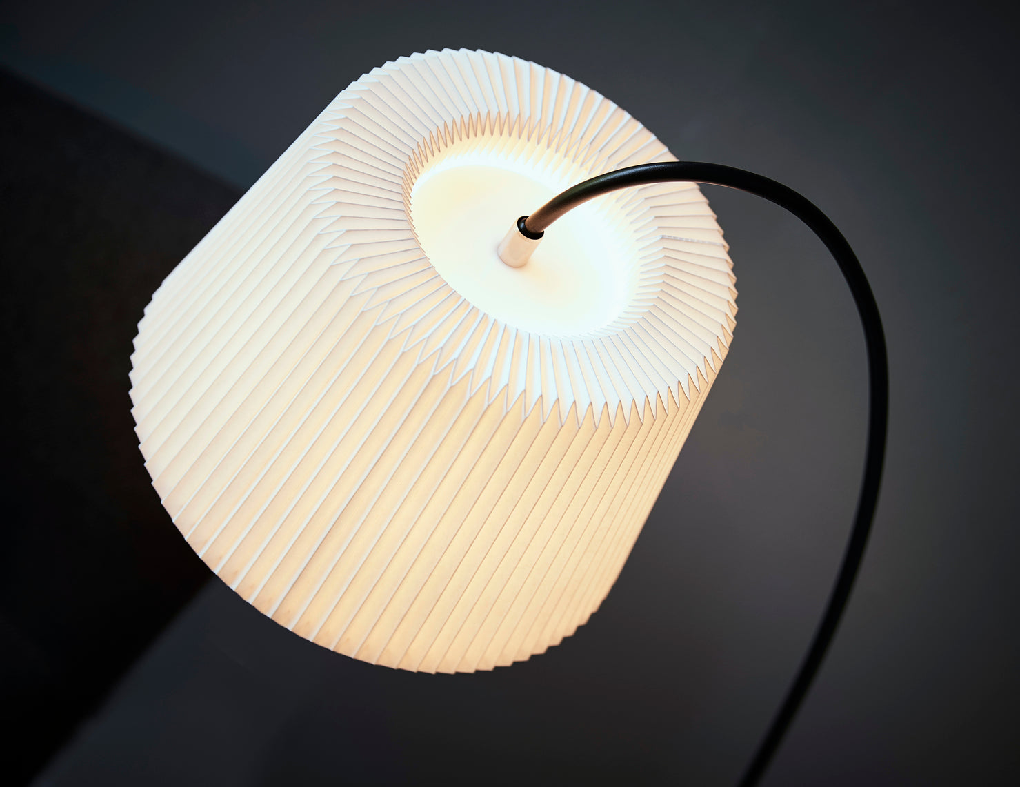 Vloerlamp MODEL 320 SNEEUWBLOEM wit met zwarte voet