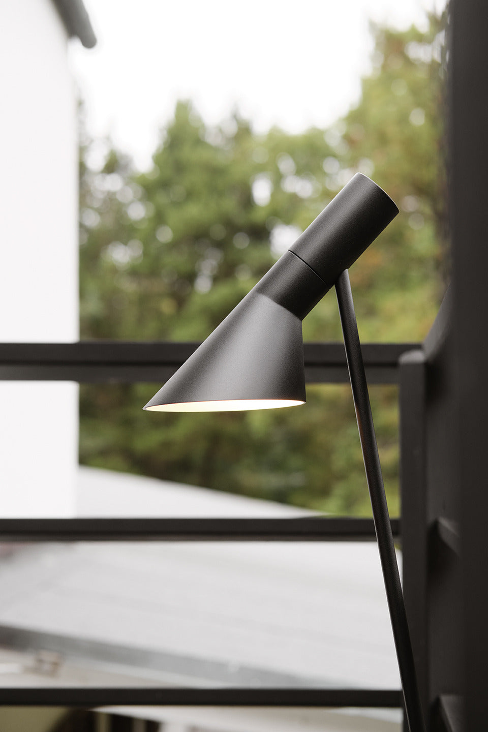 AJ black outdoor standing lamp