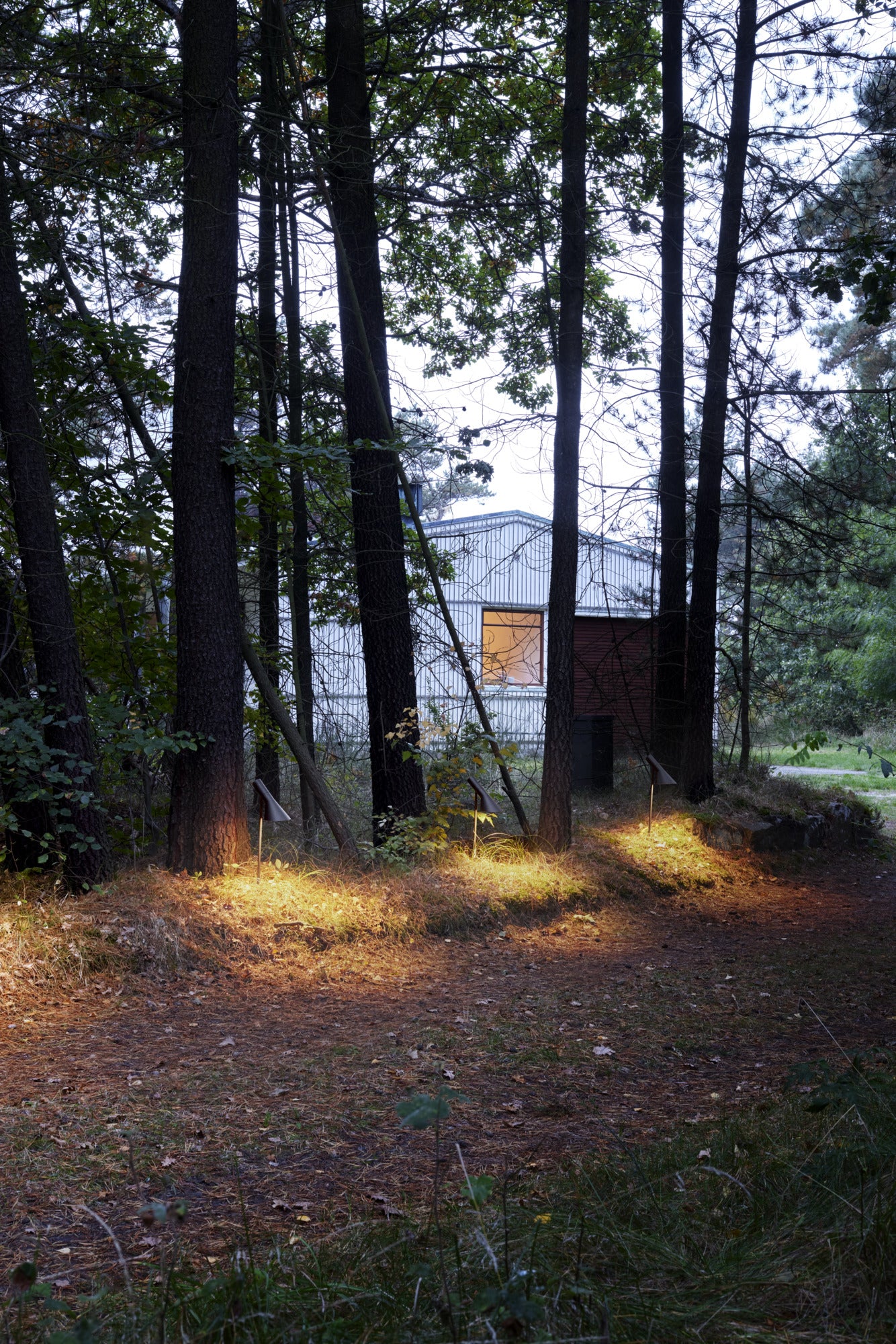 AJ black outdoor standing lamp