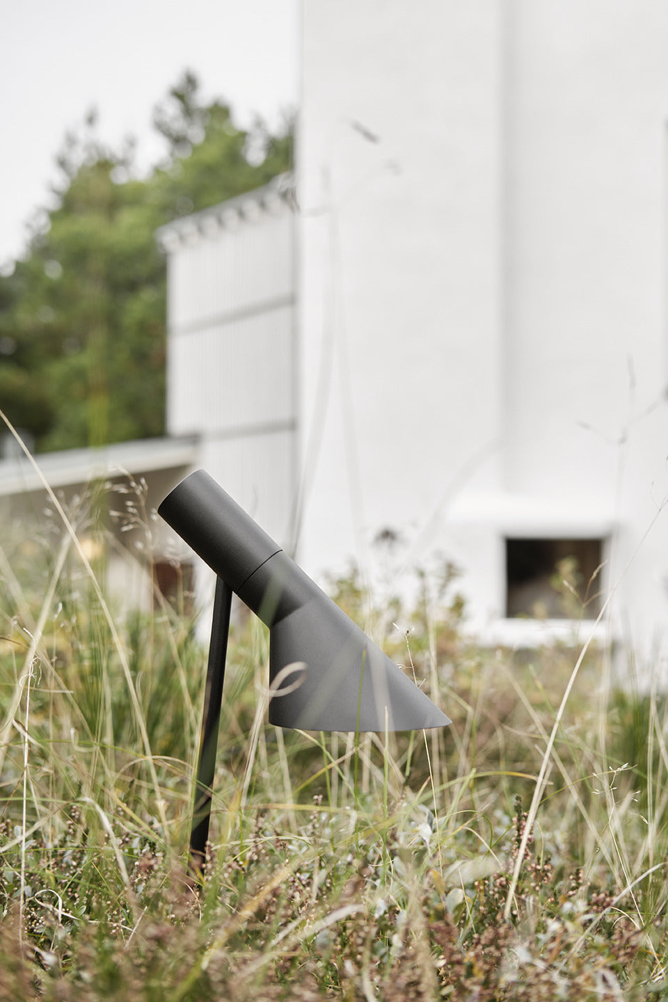 AJ black outdoor standing lamp