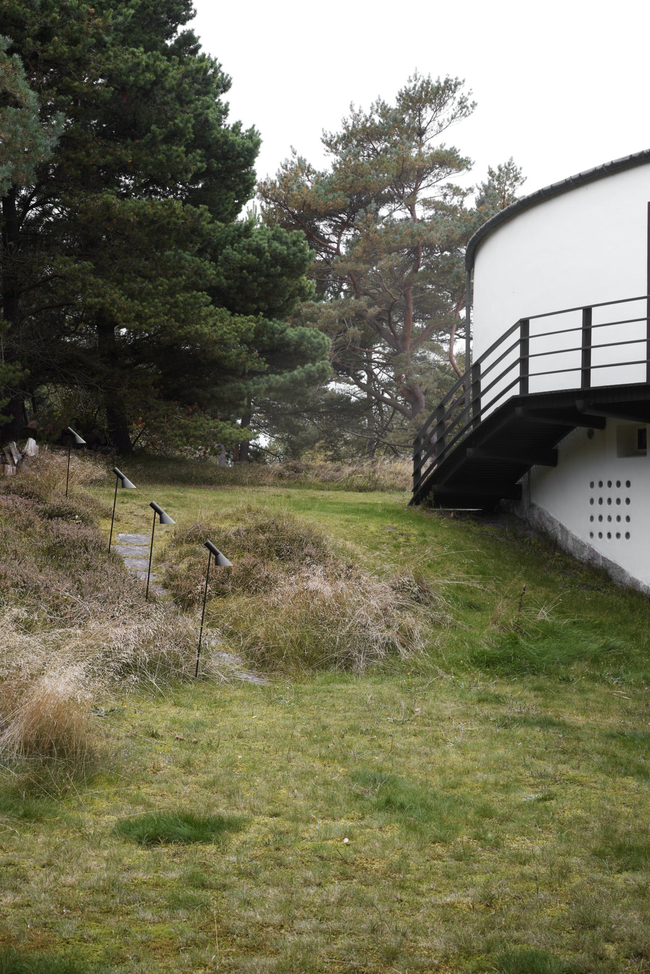 AJ black outdoor standing lamp