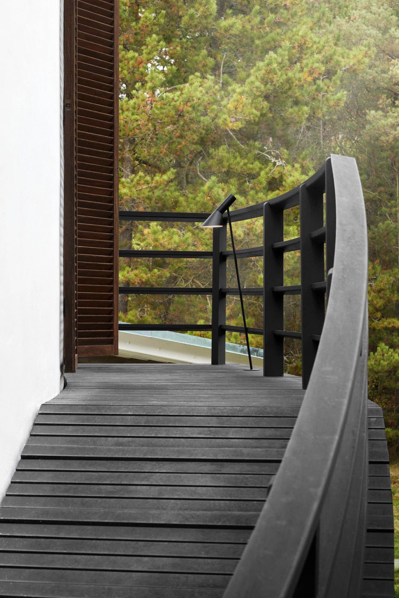 AJ black outdoor standing lamp