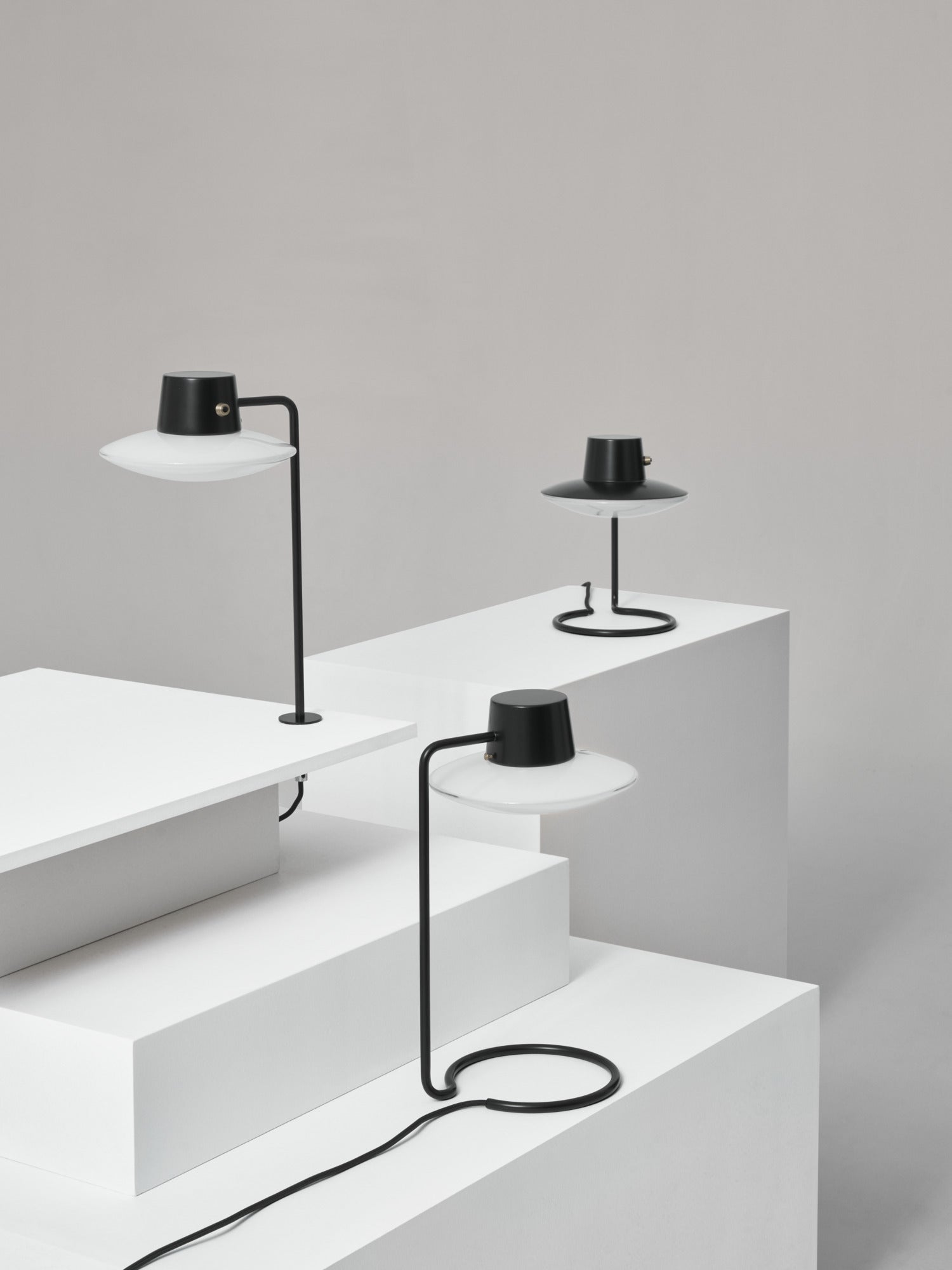 AJ OXFORD black table lamp with white finish