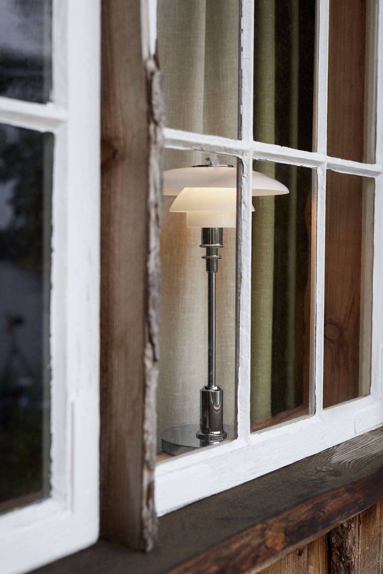 Draagbare lamp PH 2/1 wit met verchroomde voet
