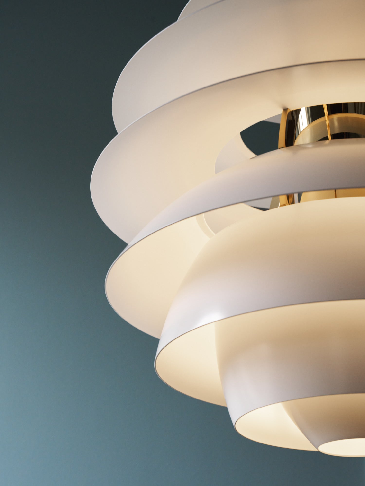 Pendelleuchte PH SNOWBALL creme mit messingfarbener Oberfläche