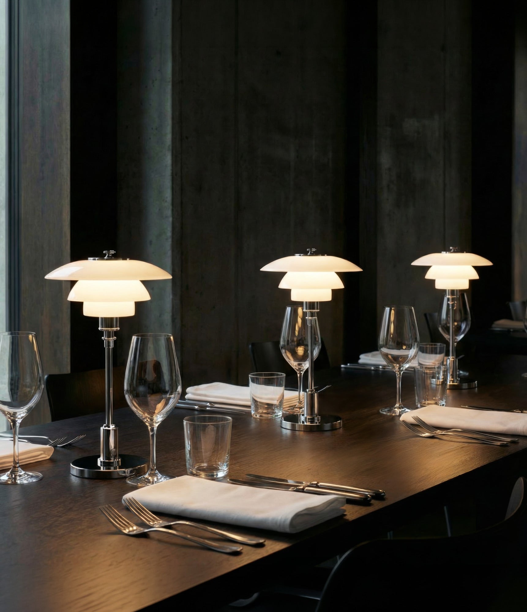 Lampa przenośna PH 1/1 biały z chromowaną podstawą – Louis Poulsen