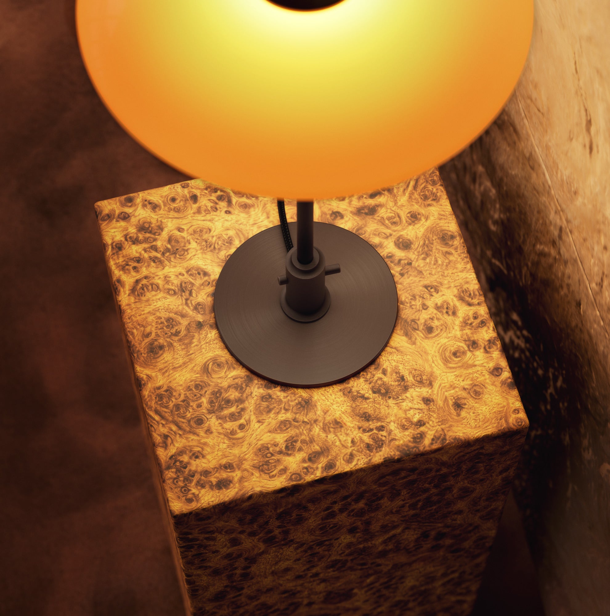 Lampa stołowa PH 3/2 - edycja stulecia biały z pomarańczowym z brązową podstawą – Louis Poulsen