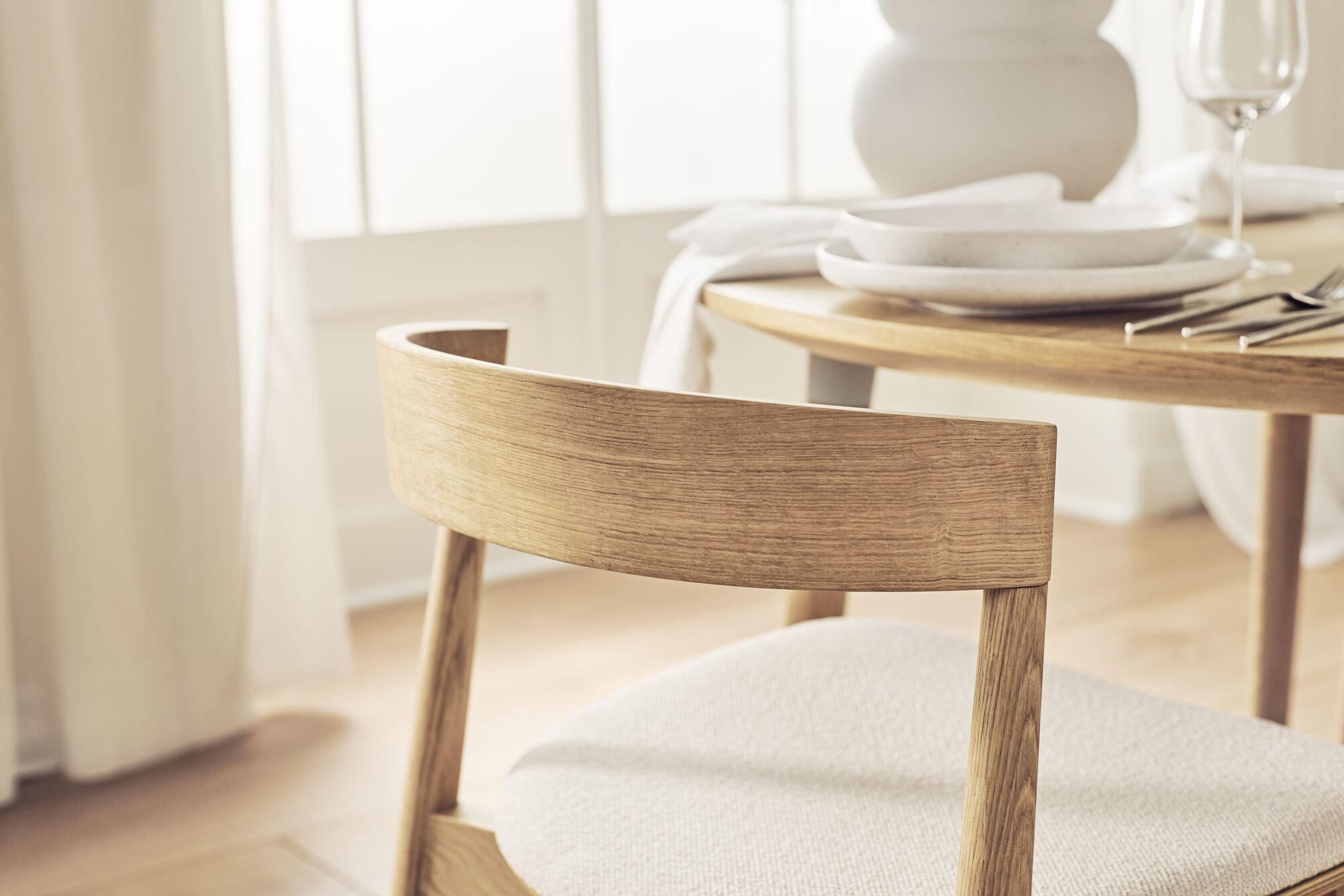 Ronde tafel SEED gebleekt eikenfineer