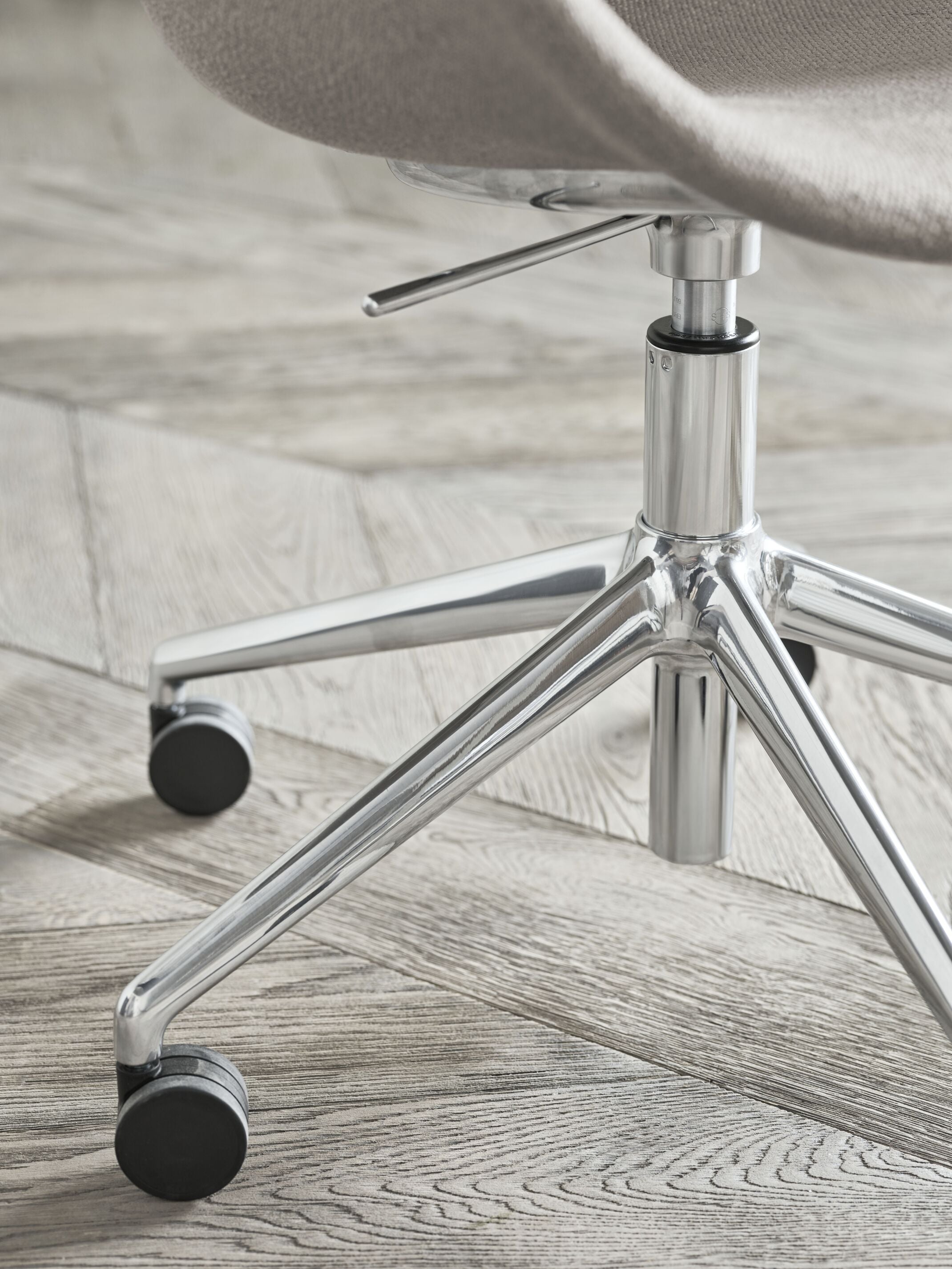 Zwart bureau stoel SEED met zwarte basis