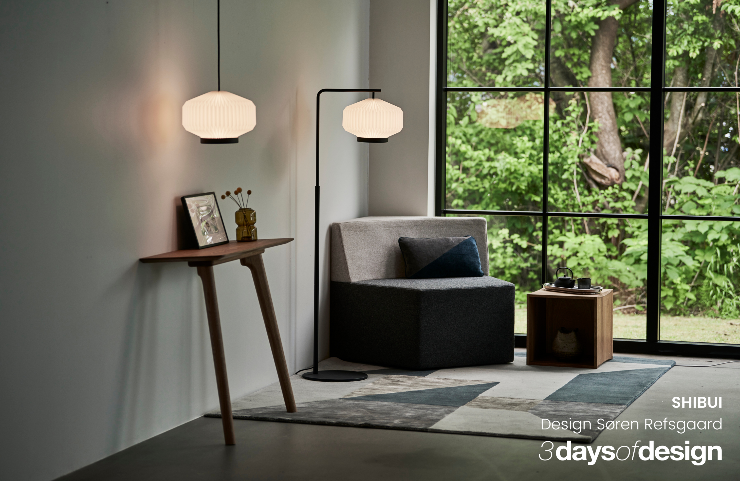 Vloerlamp MODEL 386 SHIBUI wit met zwarte voet