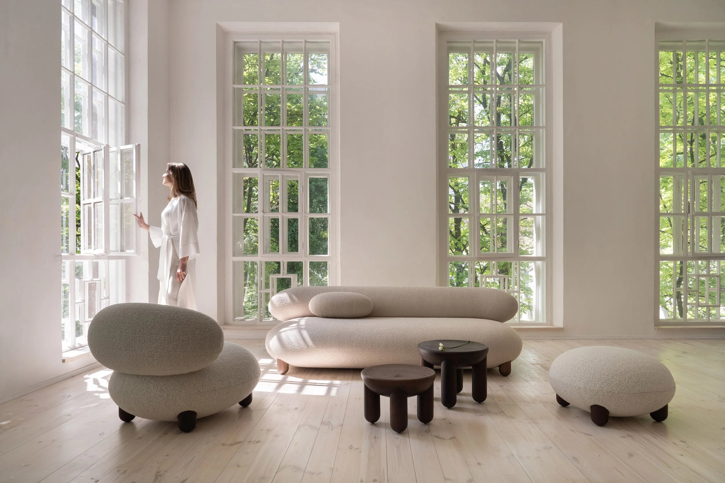 Bank FLOCK gestoffeerd met houten basis