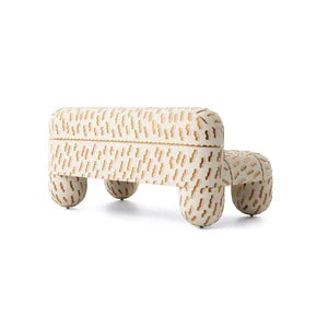 Bank HELLO gestoffeerd