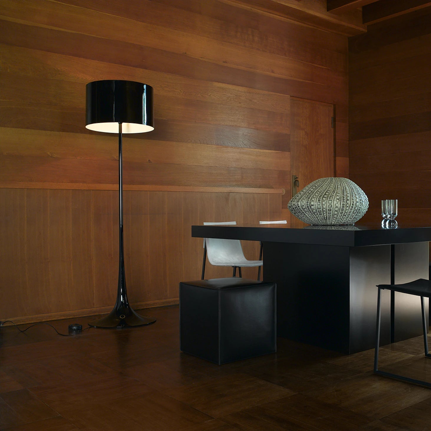 Vloerlamp SPUN LIGHT zwart