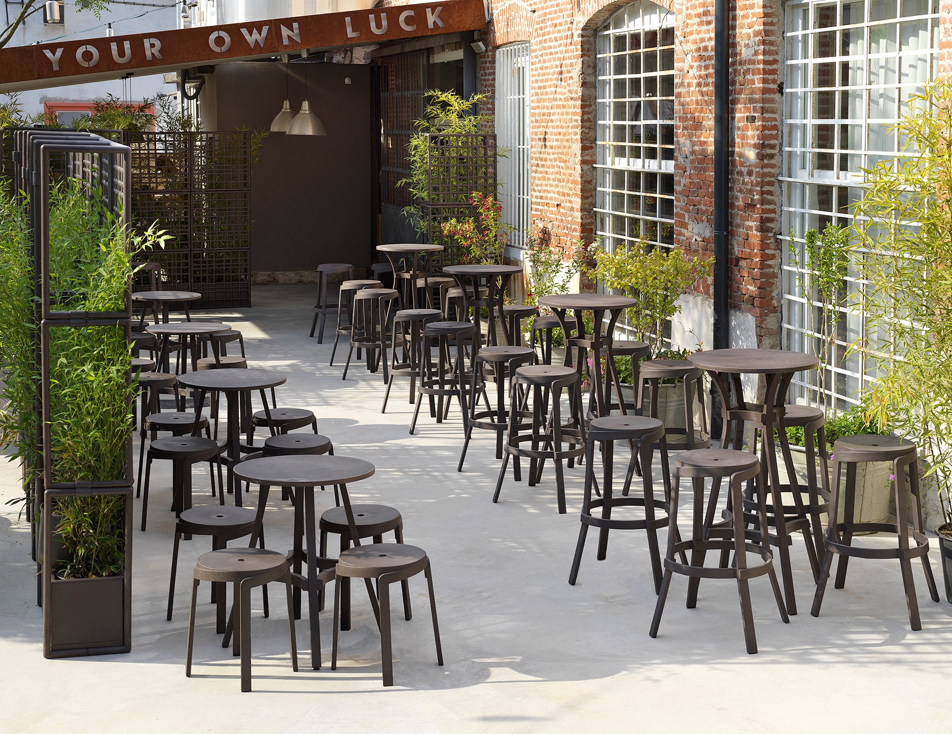 Buiten tafel rond COMBO aardachtig bruin