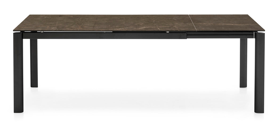 Uittrekbare tafel STREAM met een bruine blad en een zwarte basis