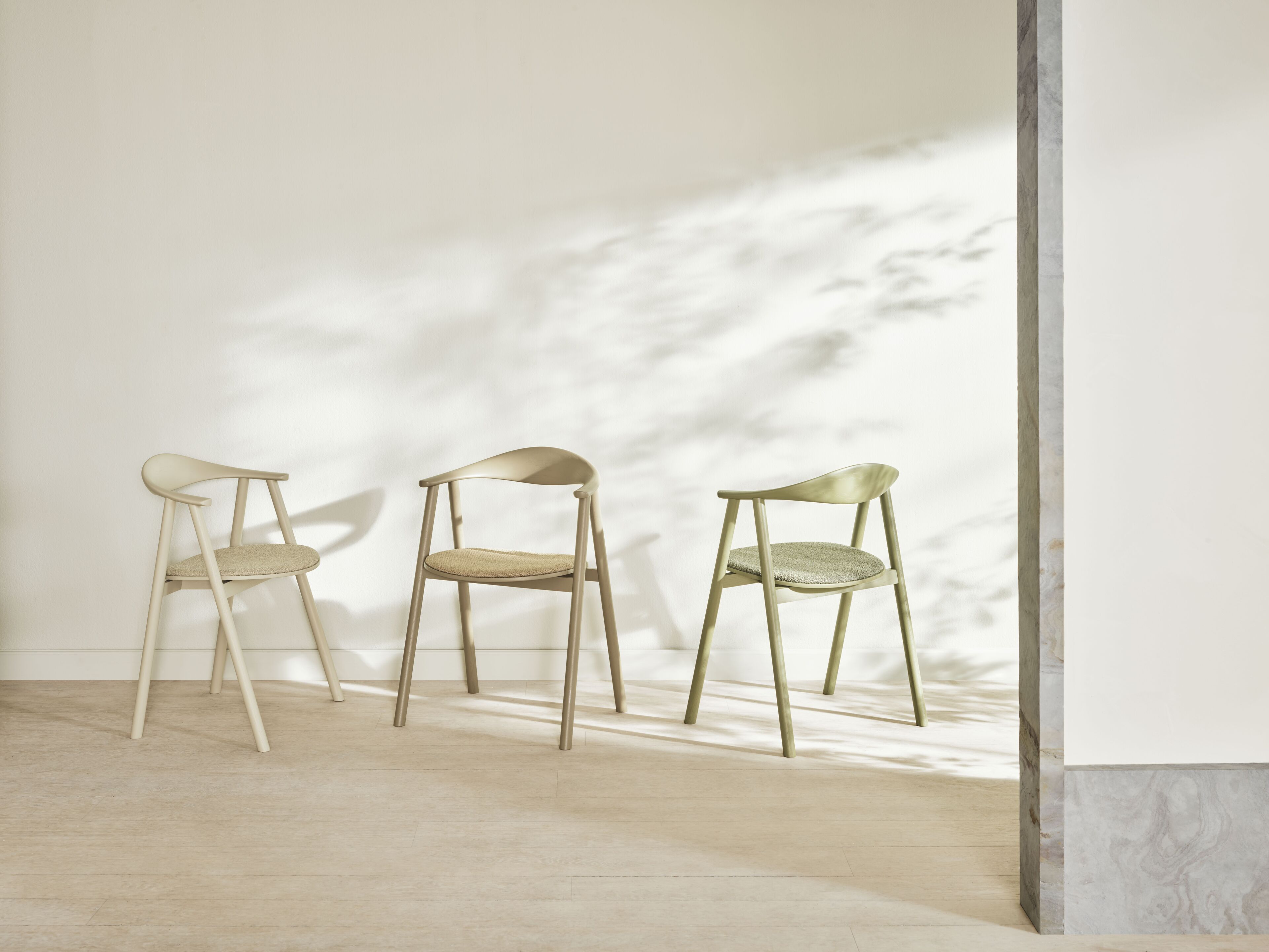 Stoel SWING van eikenhout, groen gekleurd