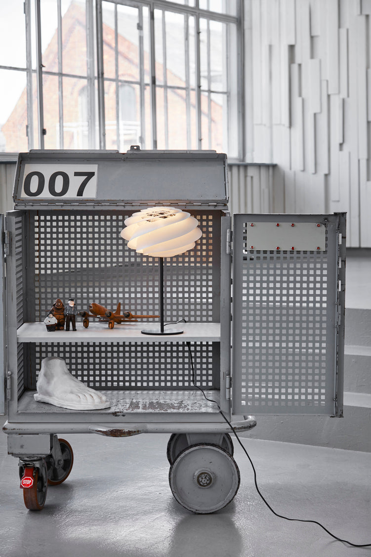 Tafellamp MODEL 331 SWIRL wit met zwarte voet