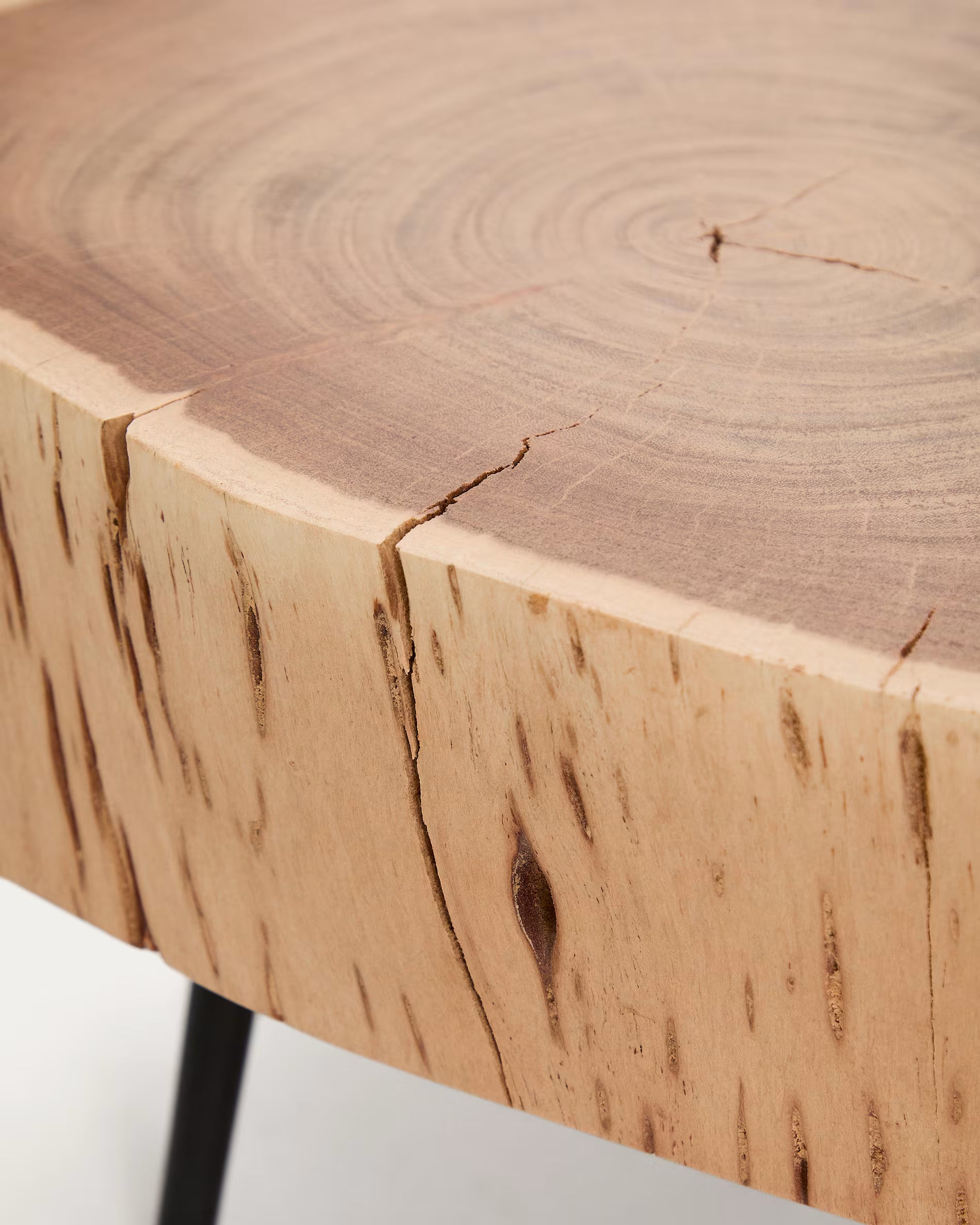 Tafeltje TANIVE lite acaciahout met zwarte basis