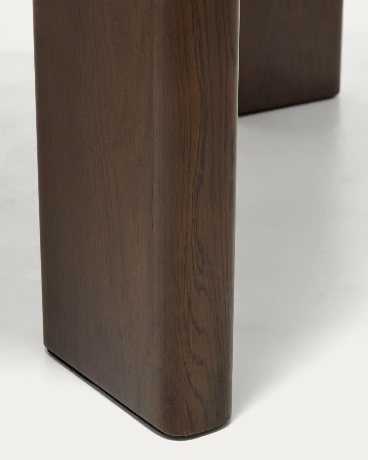 Uitschuifbare tafel JONDAL van donker massief hout en eikenfineer