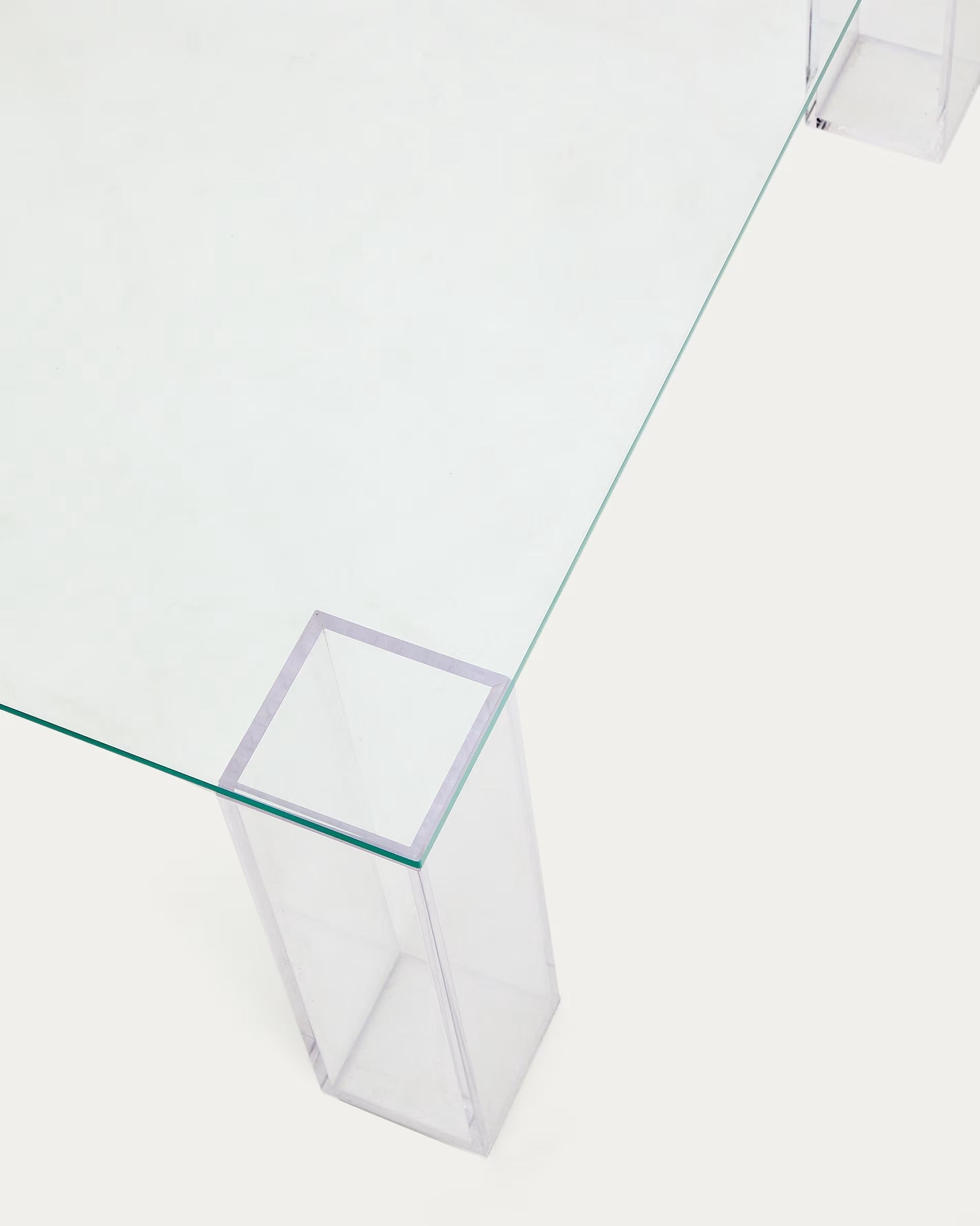 Quadratischer Couchtisch ADULARIA aus transparentem gehärtetem Glas