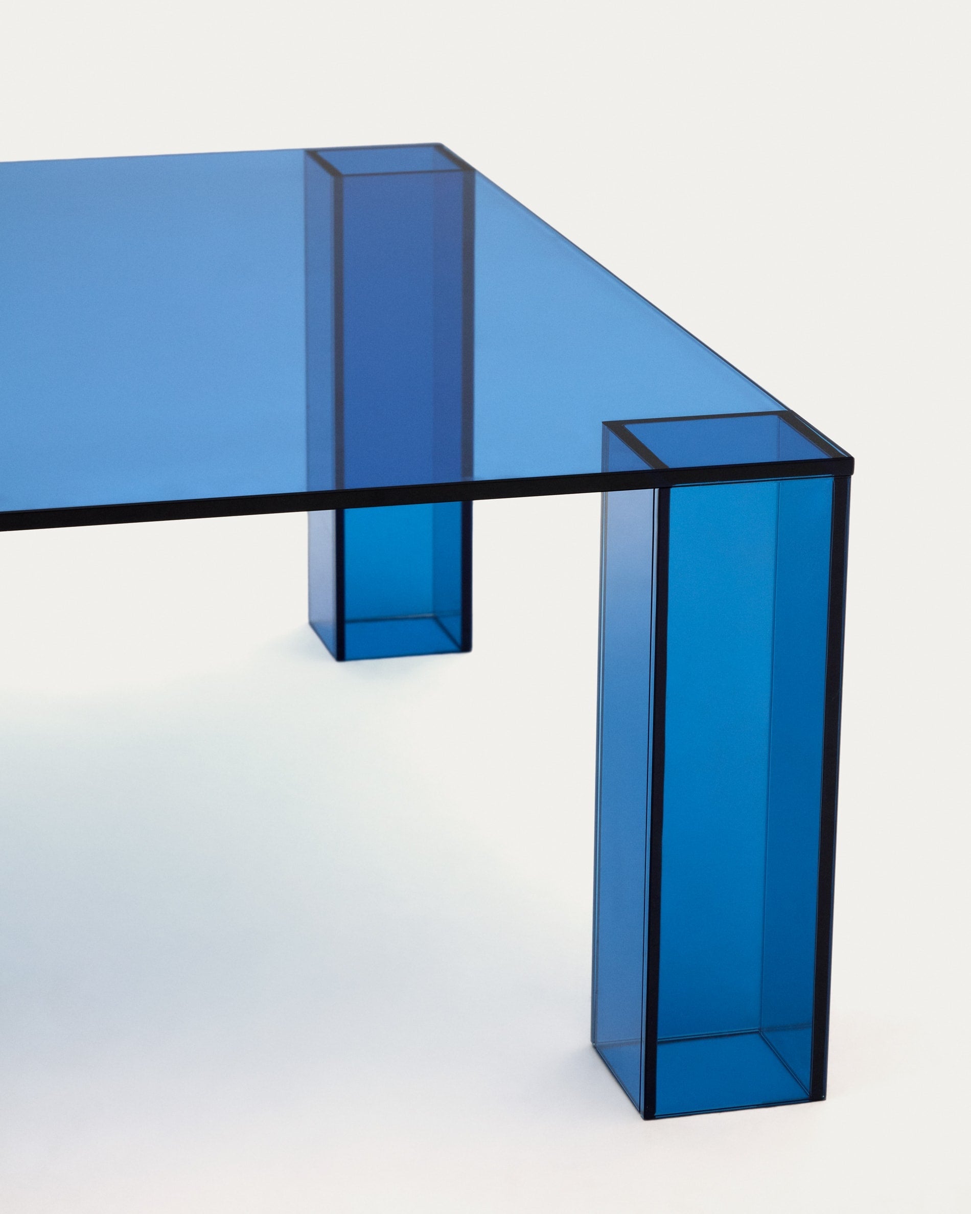 Vierkante salontafel ADULARIA blauw gehard glas