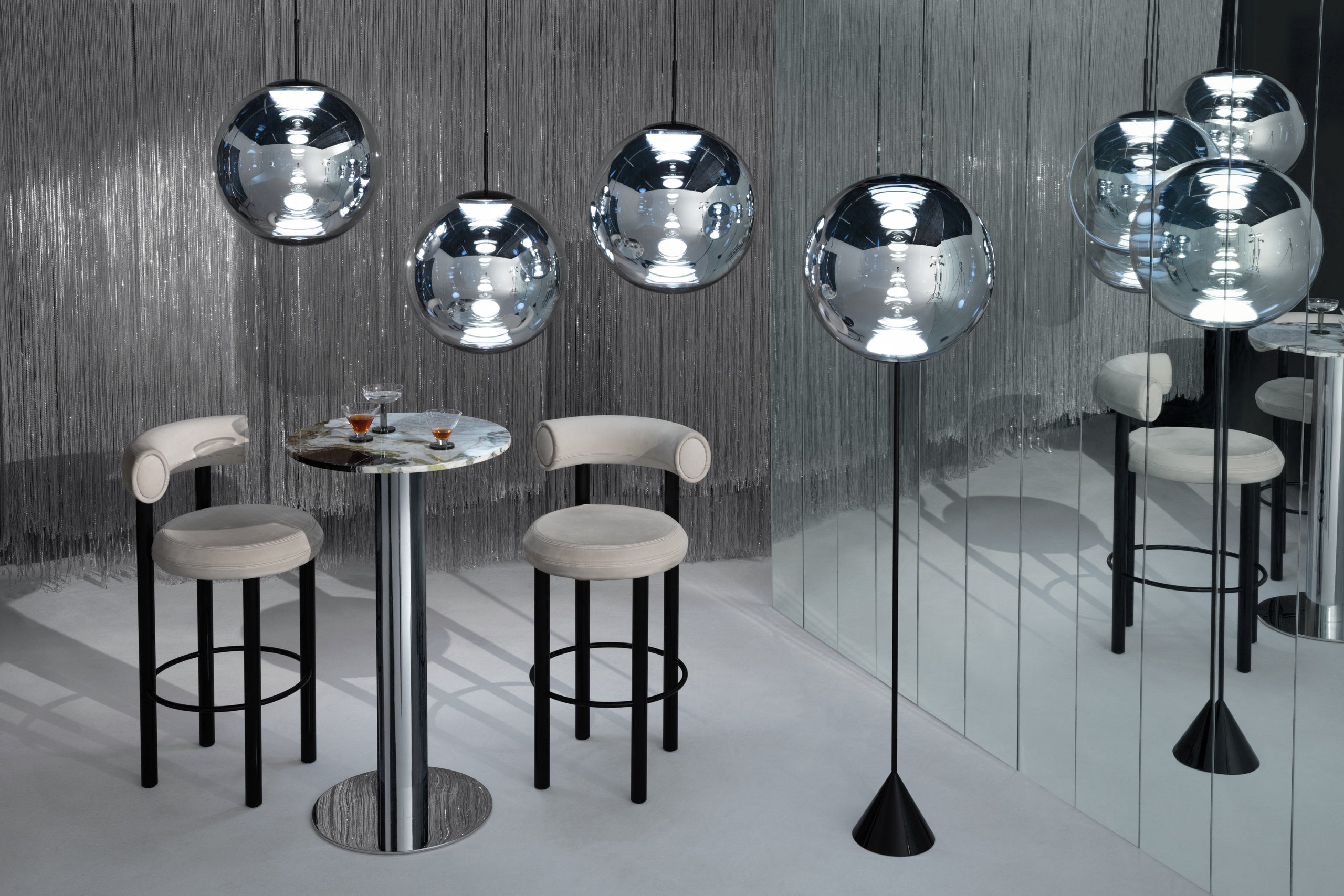 Krzesło barowe FAT stalowa podstawa, marka Tom Dixon
