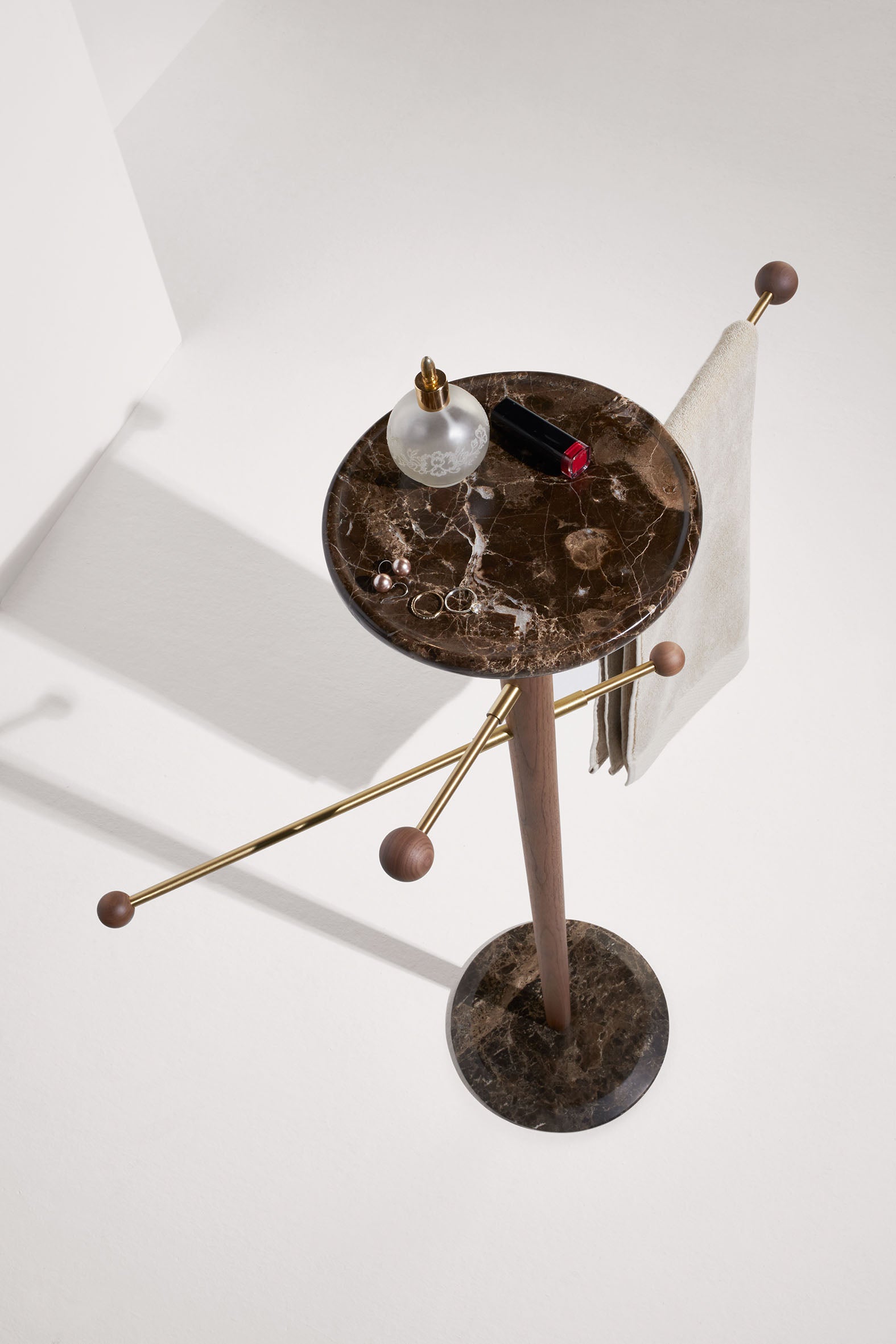 TOALLERO coat rack in wood with marble