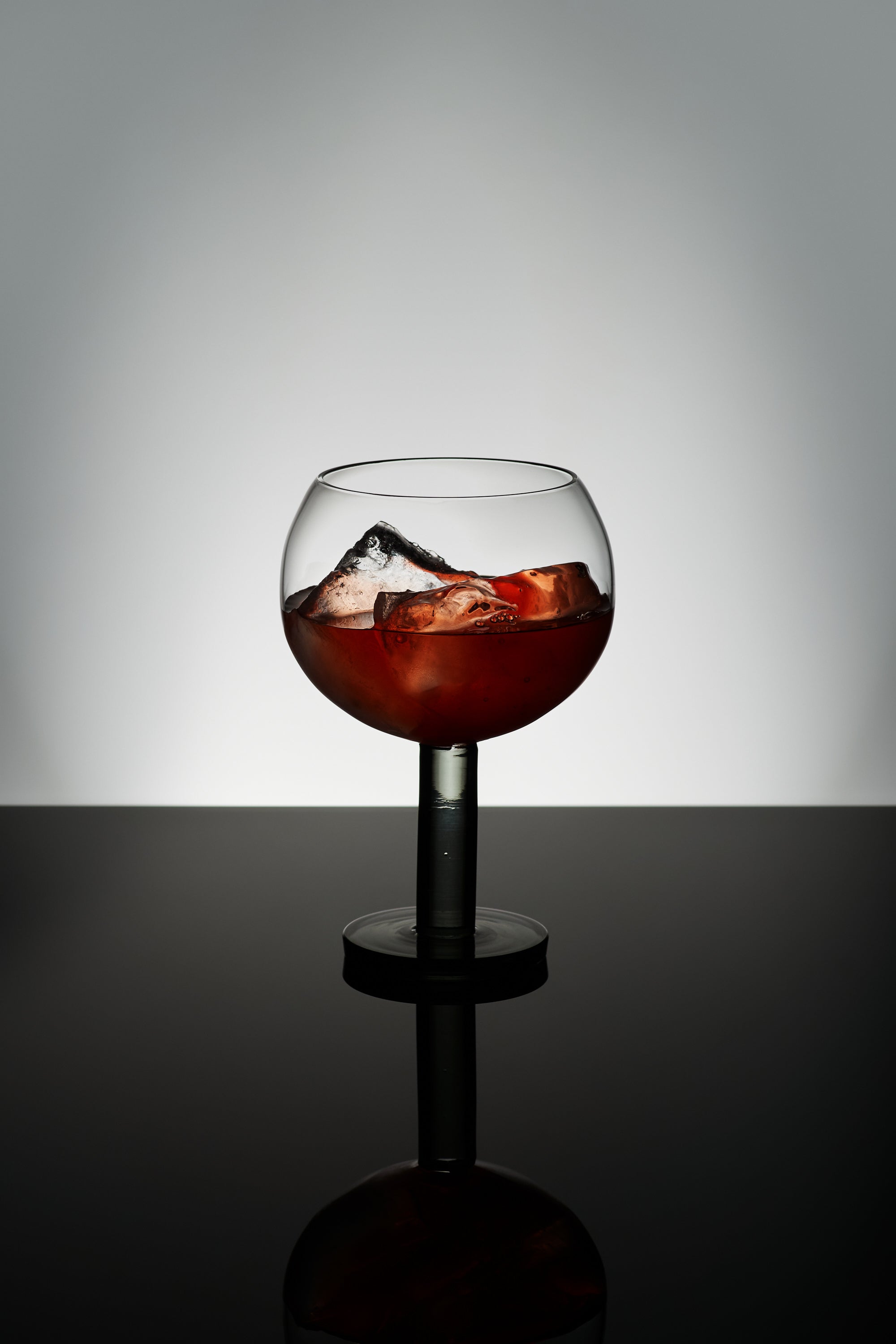 Set van PUCK BALLOON glazen wijnglazen