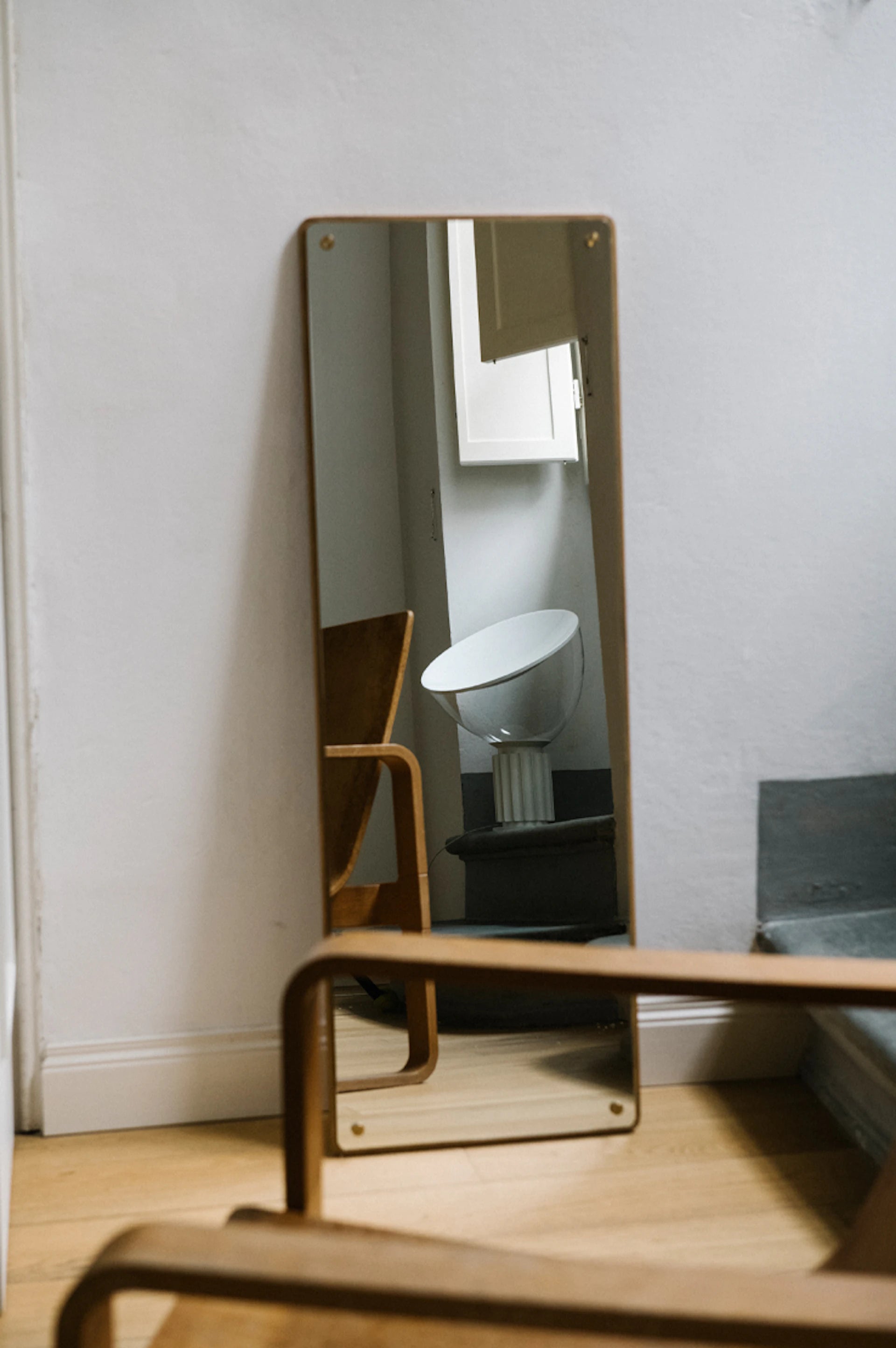 TACCIA White Table Lamp