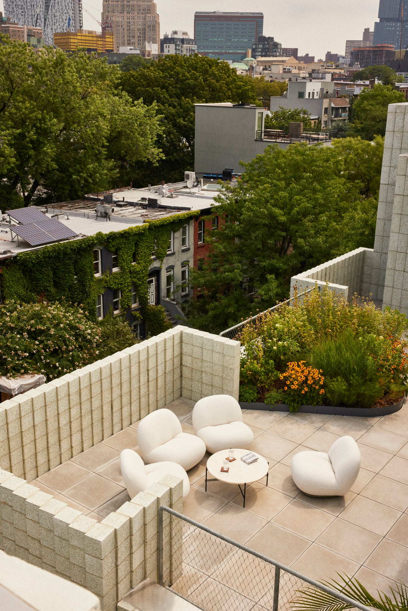 Außenstuhl PACHA gepolstert mit goldenem Fuß