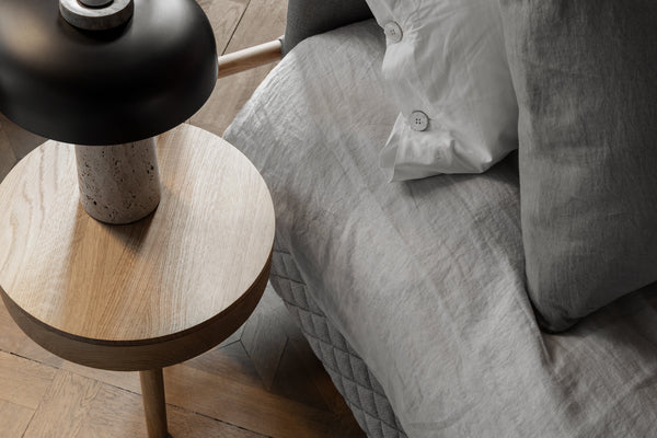 Tischlampe REVERSE mit schwarzem Schirm und Marmorbasis