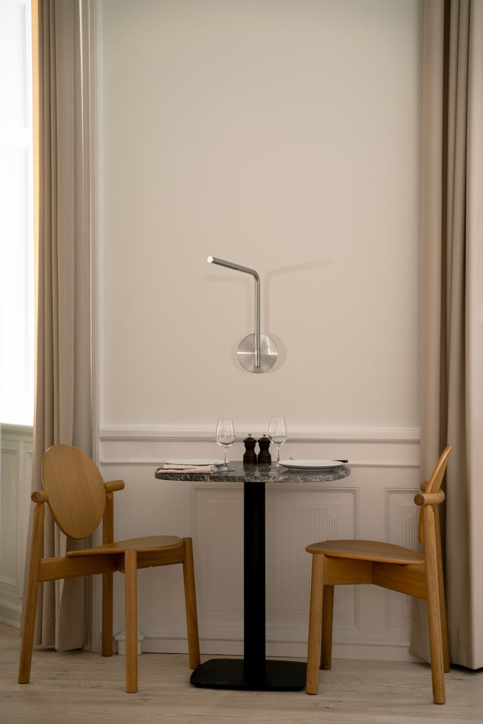 Lampa ścienna regulowana OMNI PIVOT srebrny – Umage